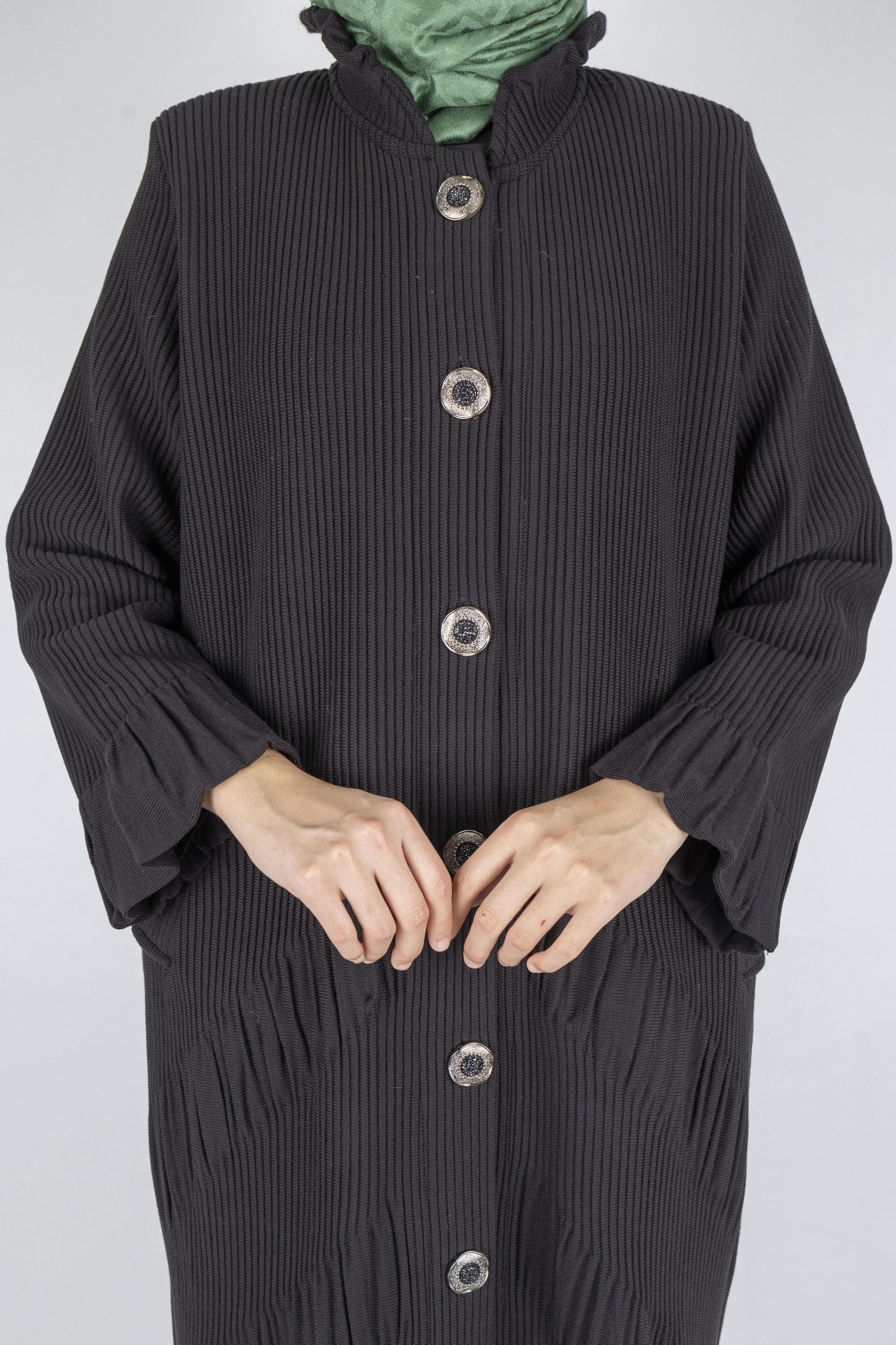 Büzgü Detaylı Düğmeli Büyük Beden Kap Siyah OTW3108