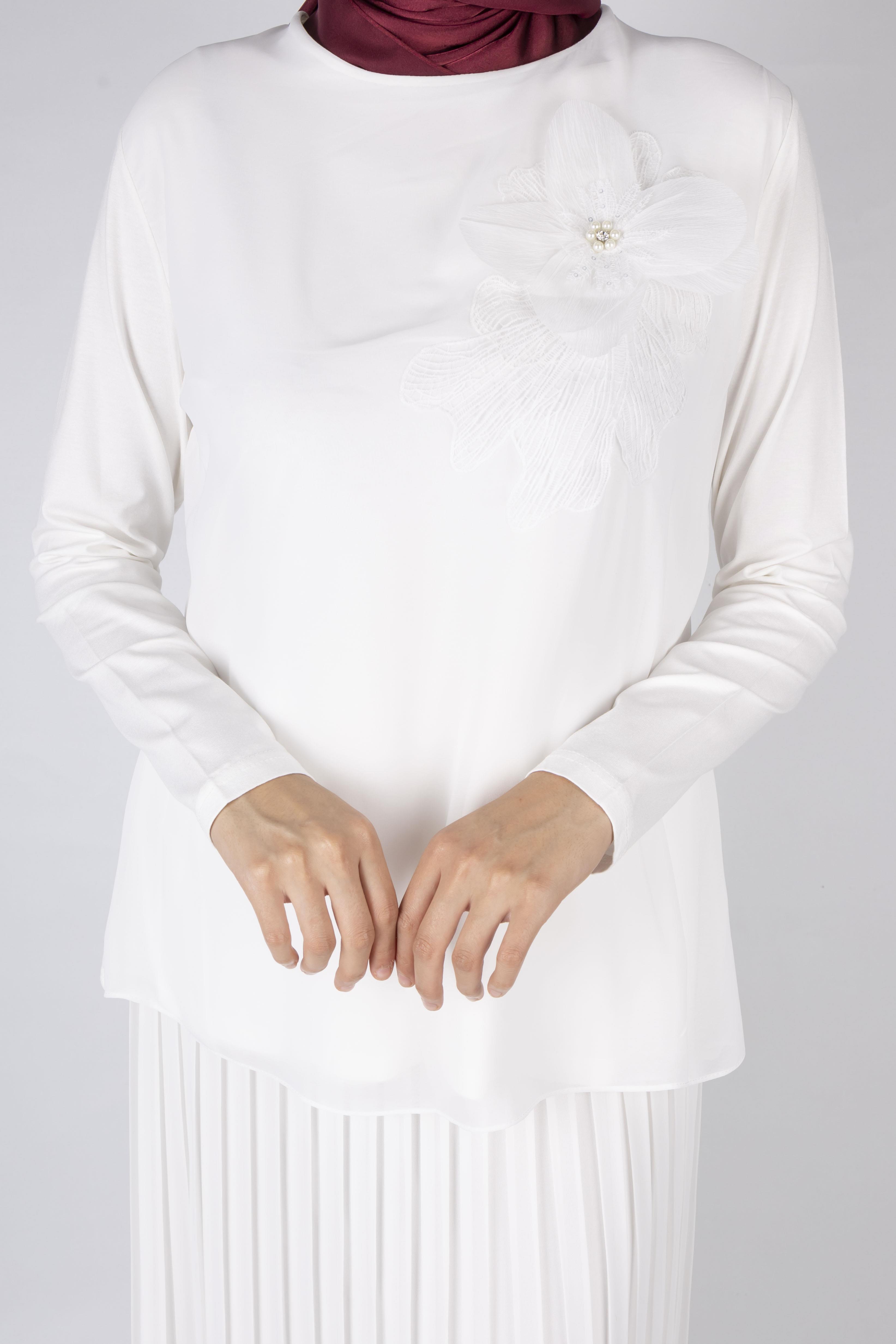 Çiçek Broş Detaylı Tesettür Tunik Ekru OTW571