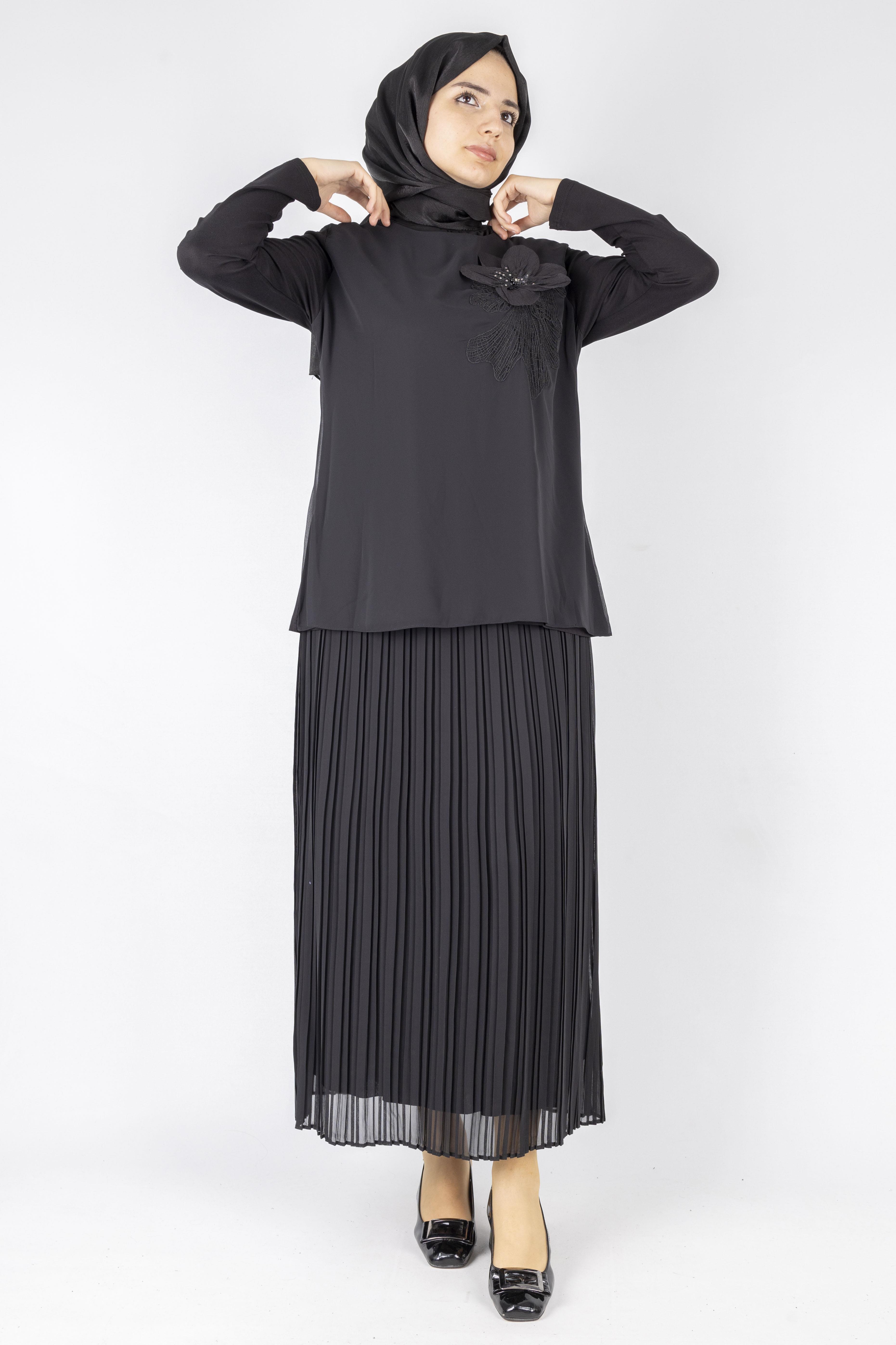 Çiçek Broş Detaylı Tesettür Tunik Siyah OTW571