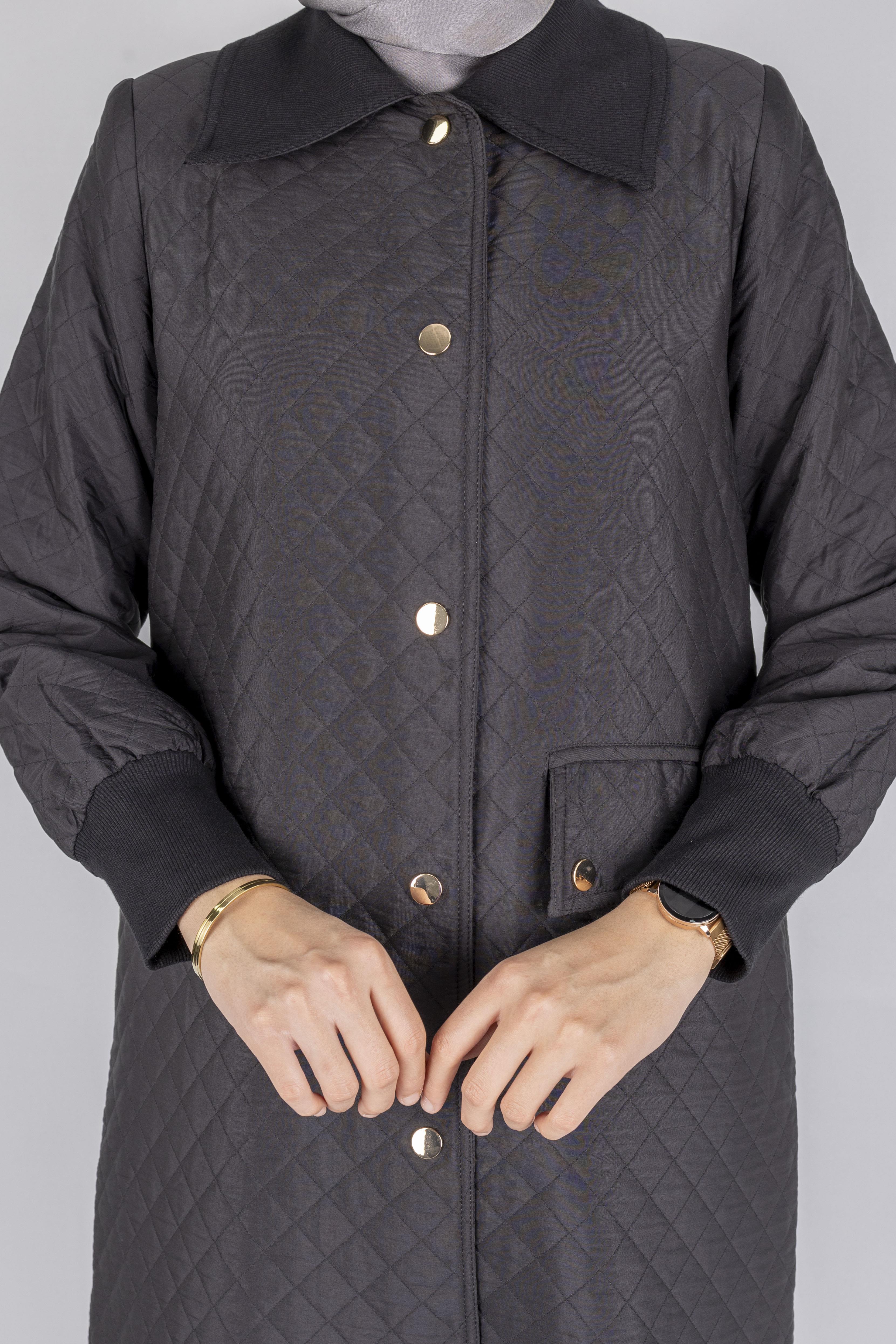 Çıtçıt Düğmeli Kapitone Tesettür Kap Siyah OTW36297