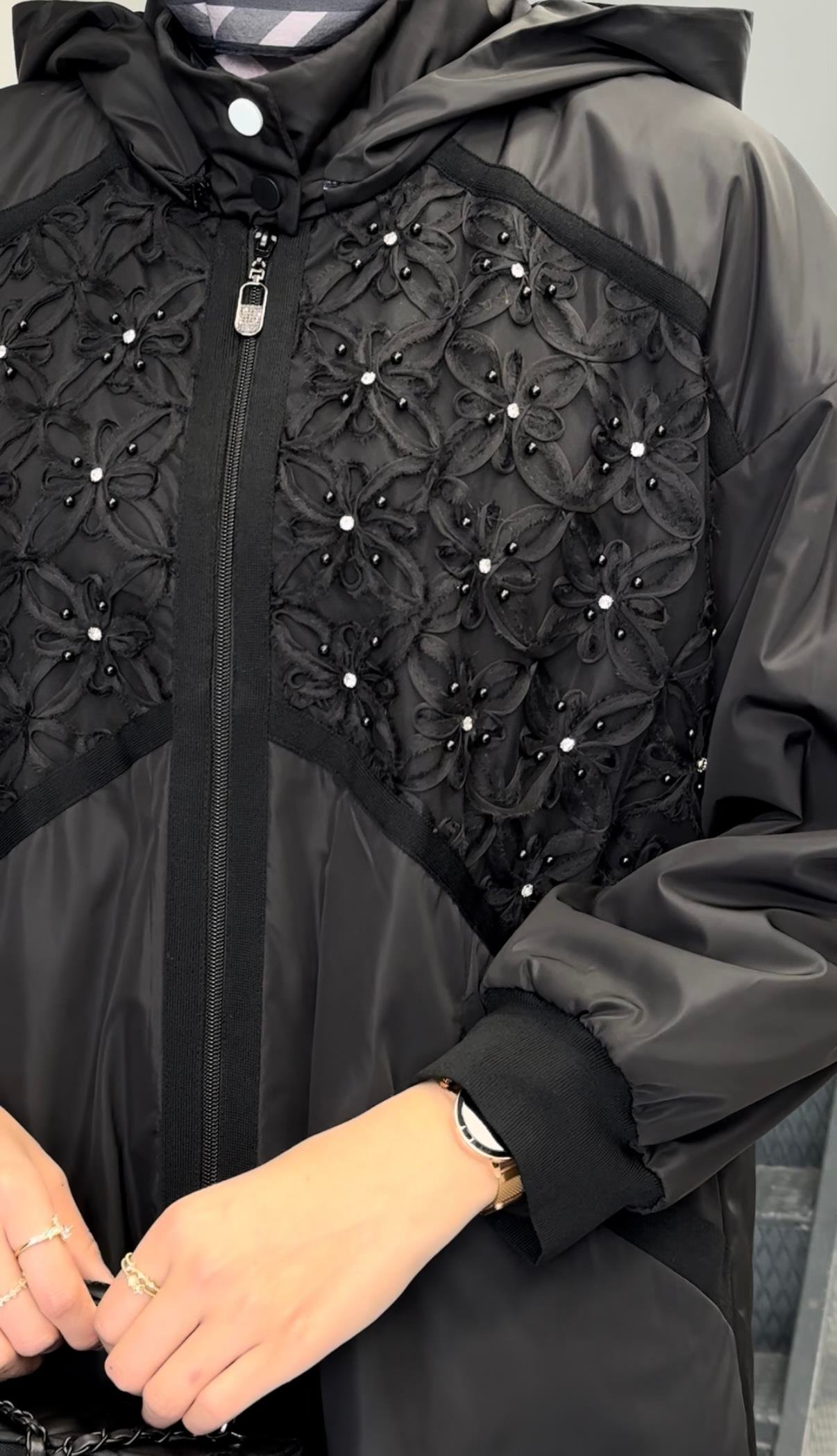 Dantel ve Taş Detaylı Kapüşonlu Spor Ferace Siyah OTW50801