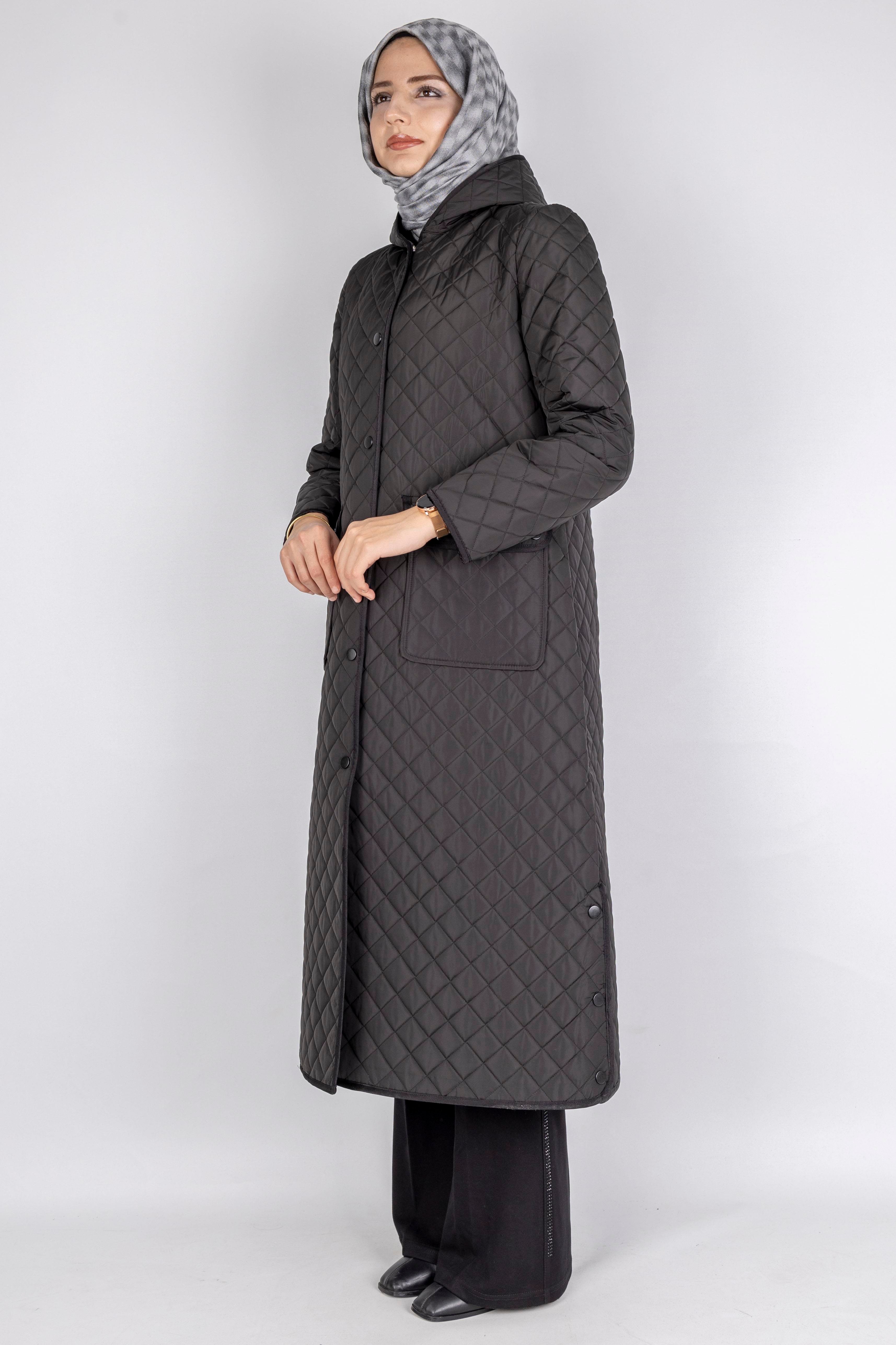 Kapüşonlu Çıtçıtlı Kapitone Tesettür Kap Siyah OTW36309