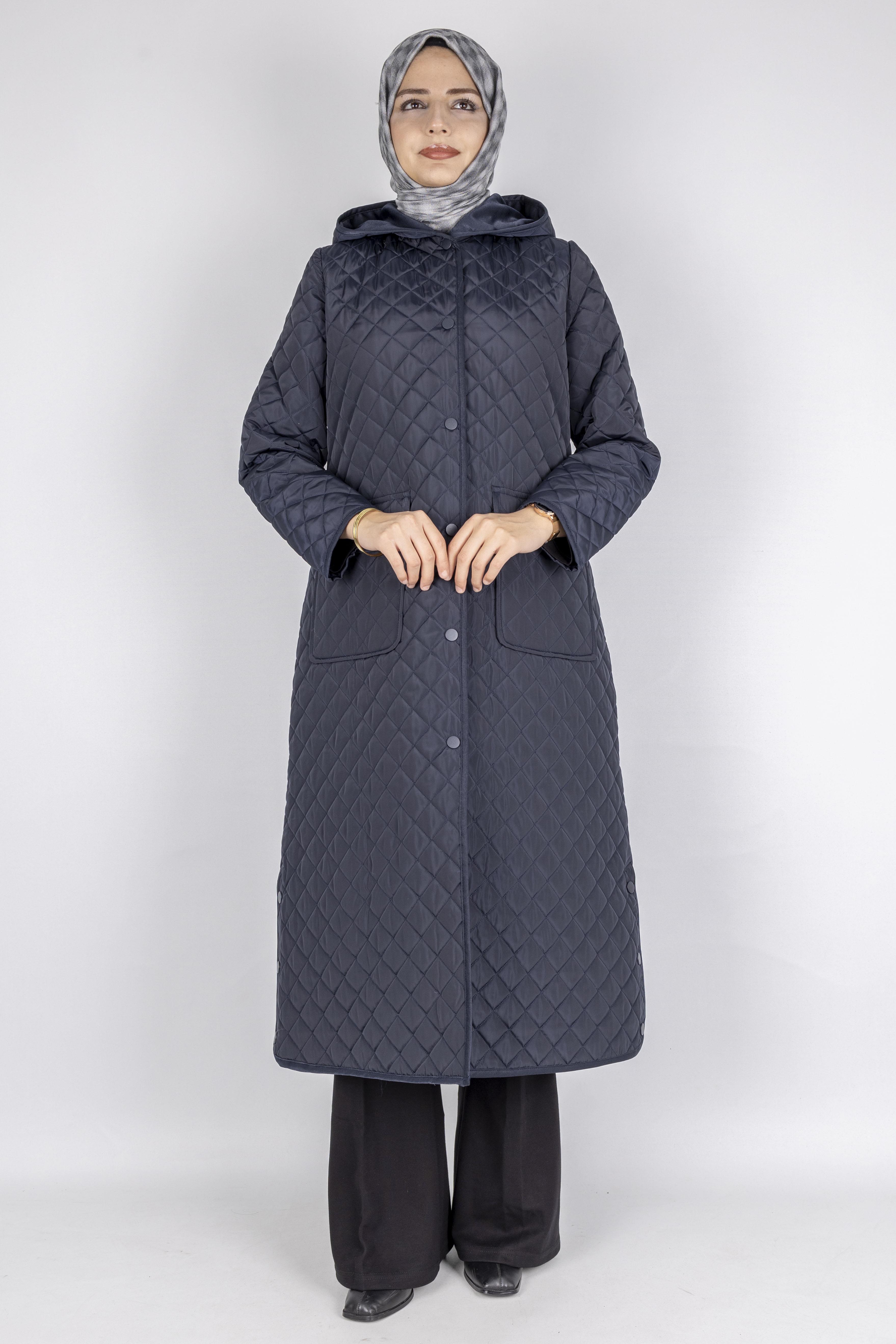 Kapüşonlu Çıtçıtlı Kapitone Tesettür Kap Lacivert OTW36309