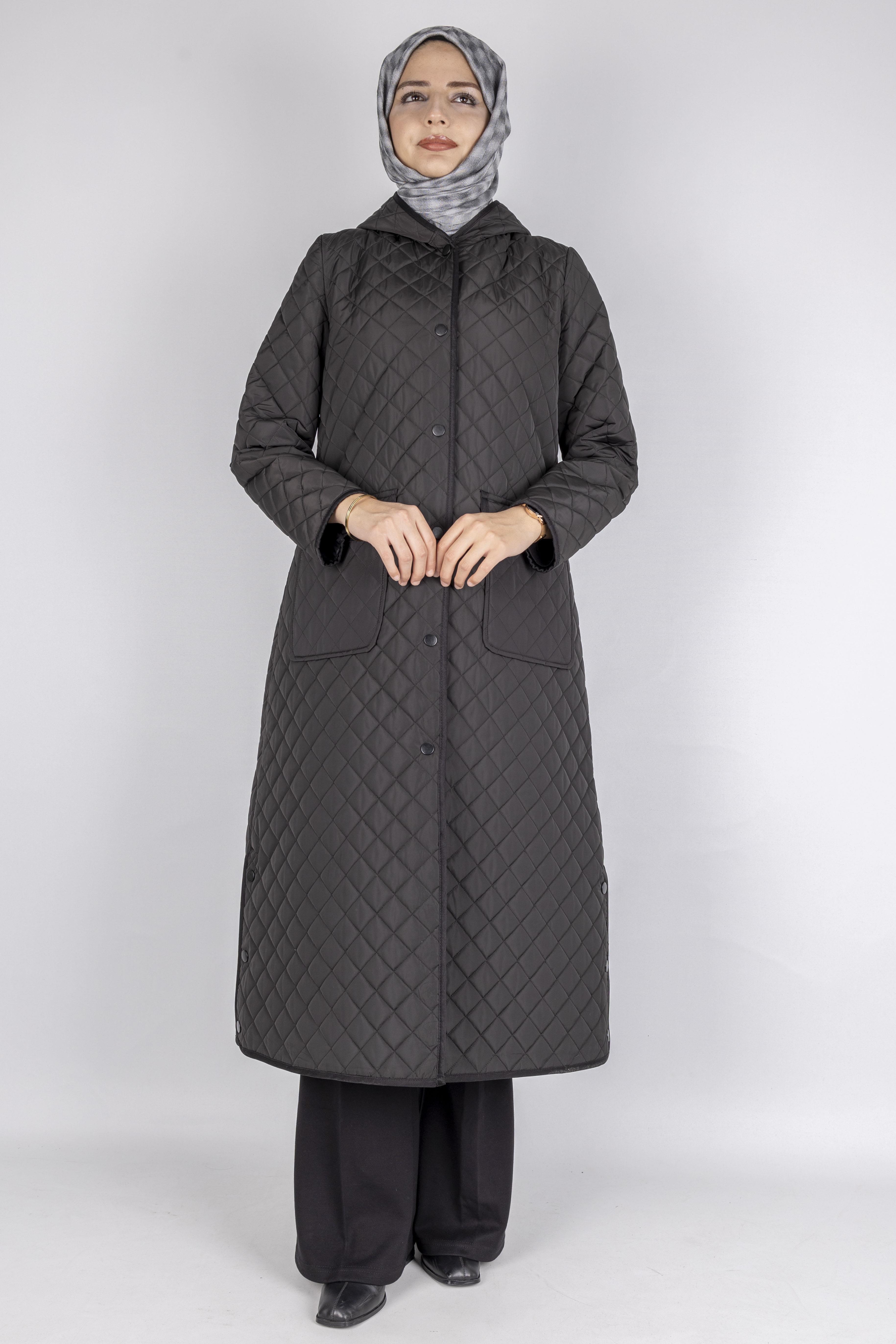 Kapüşonlu Çıtçıtlı Kapitone Tesettür Kap Siyah OTW36309