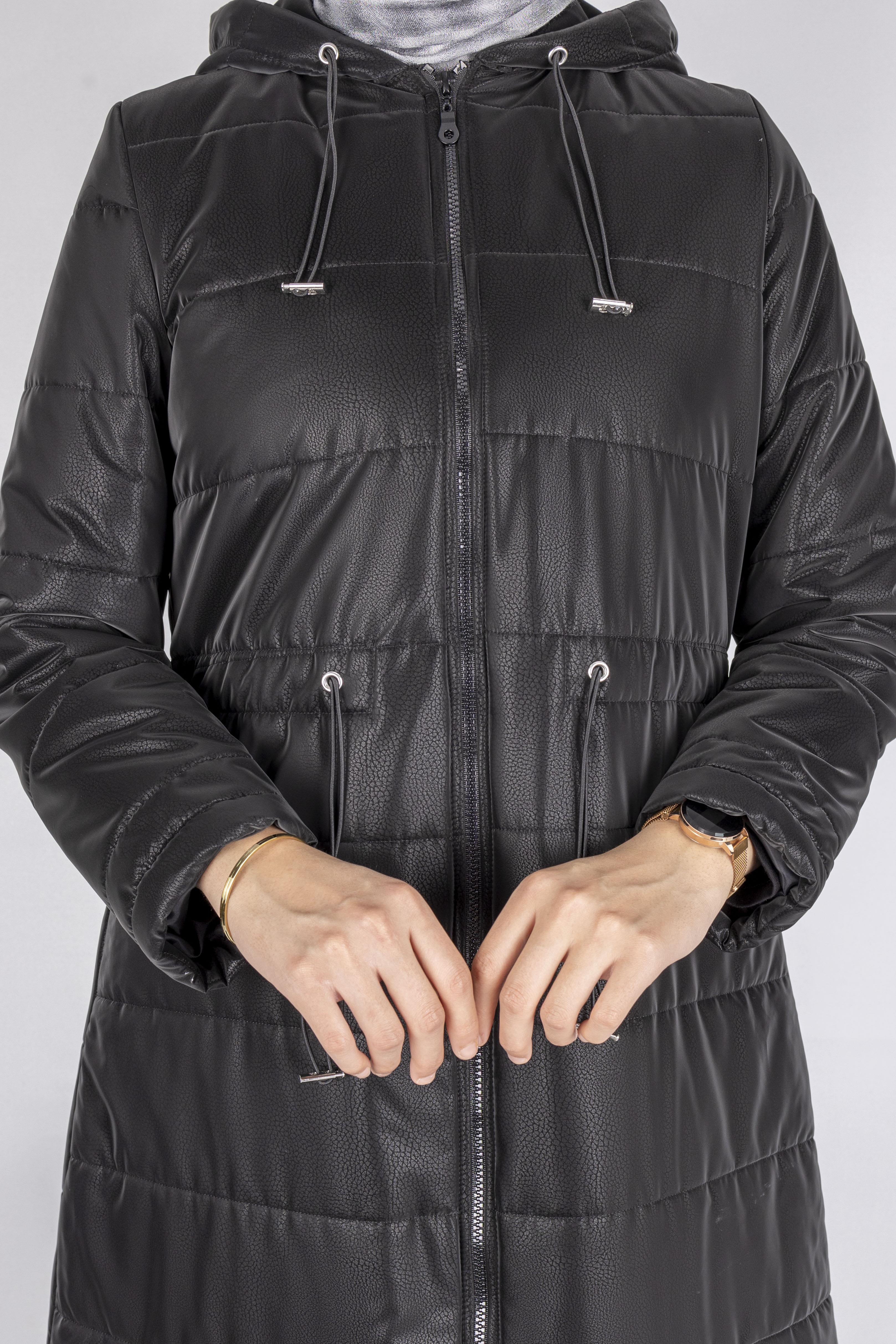 Kapüşonlu Şişme Tesettür Kap Siyah OTW36310