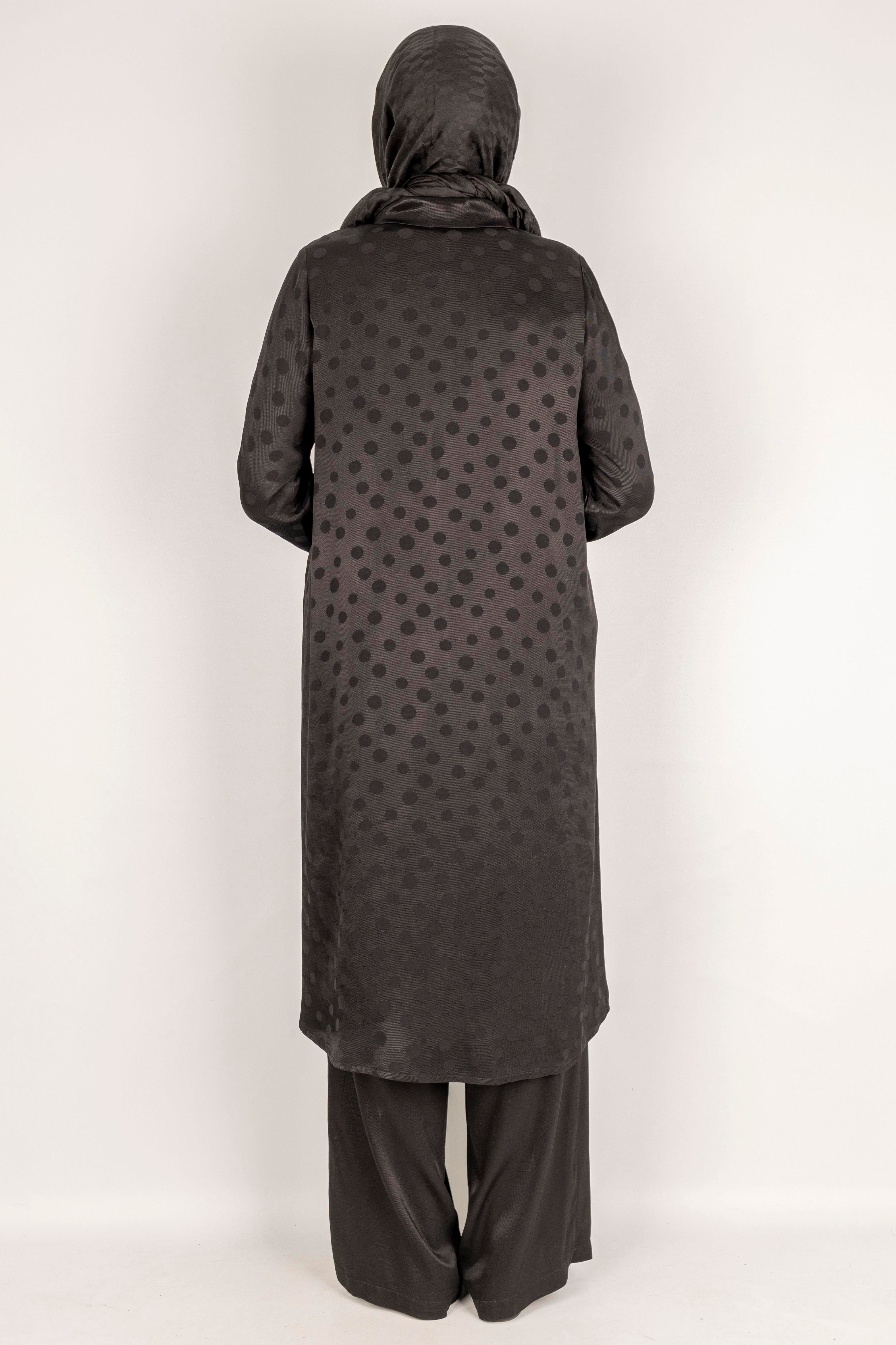 Qupra Kumaş Puantiye Desenli Tesettür Takım Siyah OTW45830