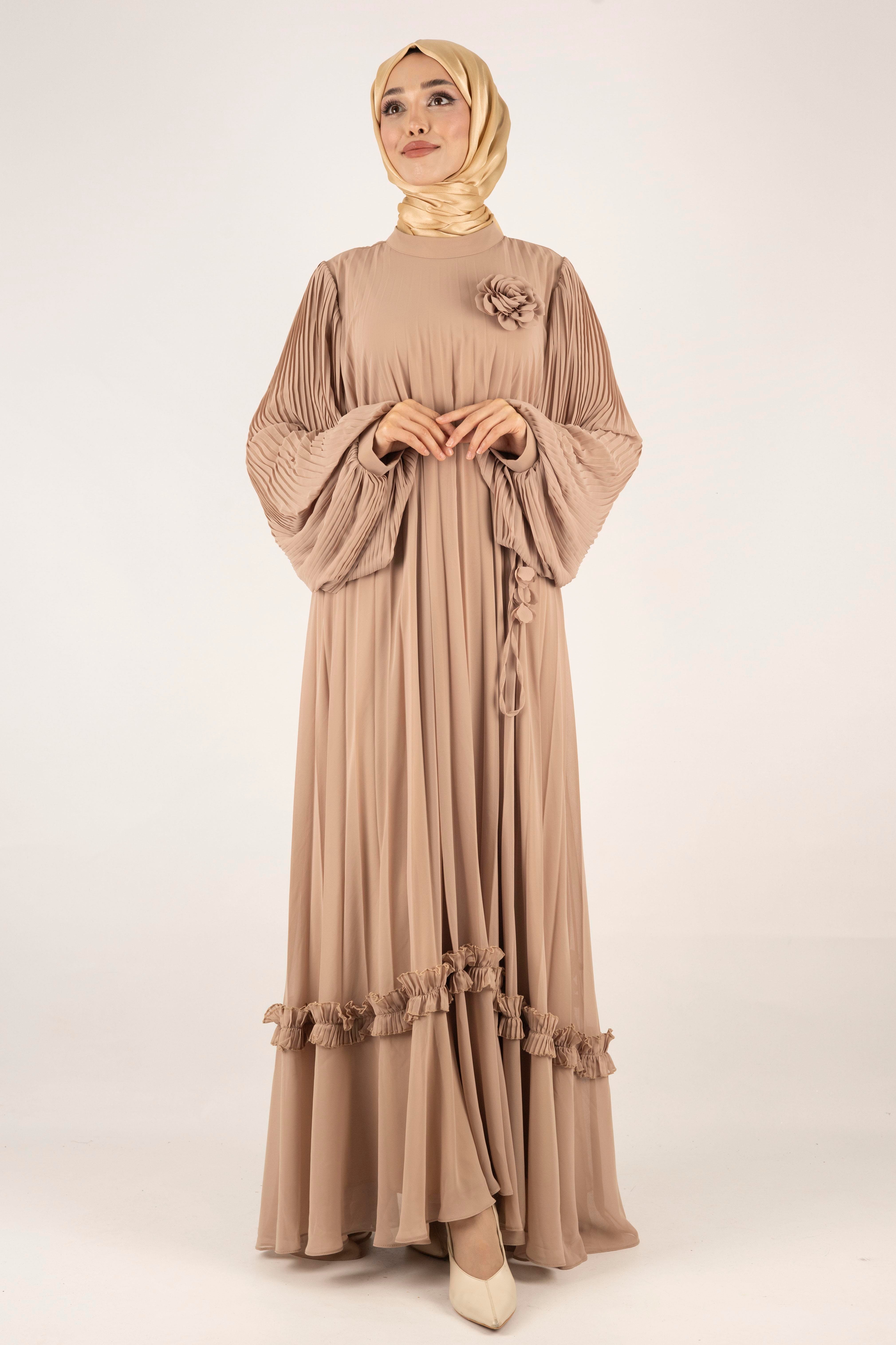 TASARIM BÜYÜK BEDEN  PİLİSELİ ŞİFON ELBİSE Vizon OTW44136