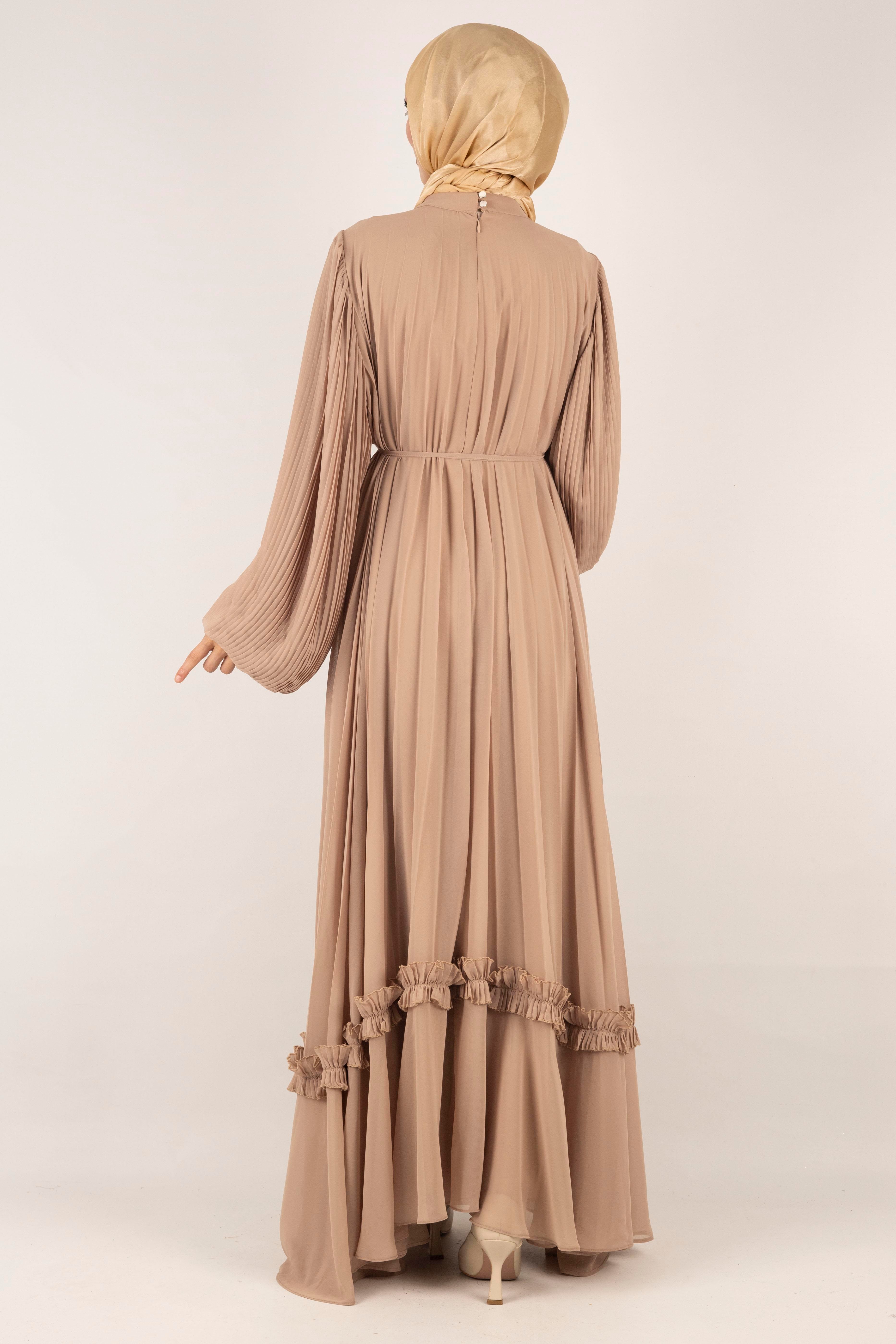 TASARIM BÜYÜK BEDEN  PİLİSELİ ŞİFON ELBİSE Vizon OTW44136