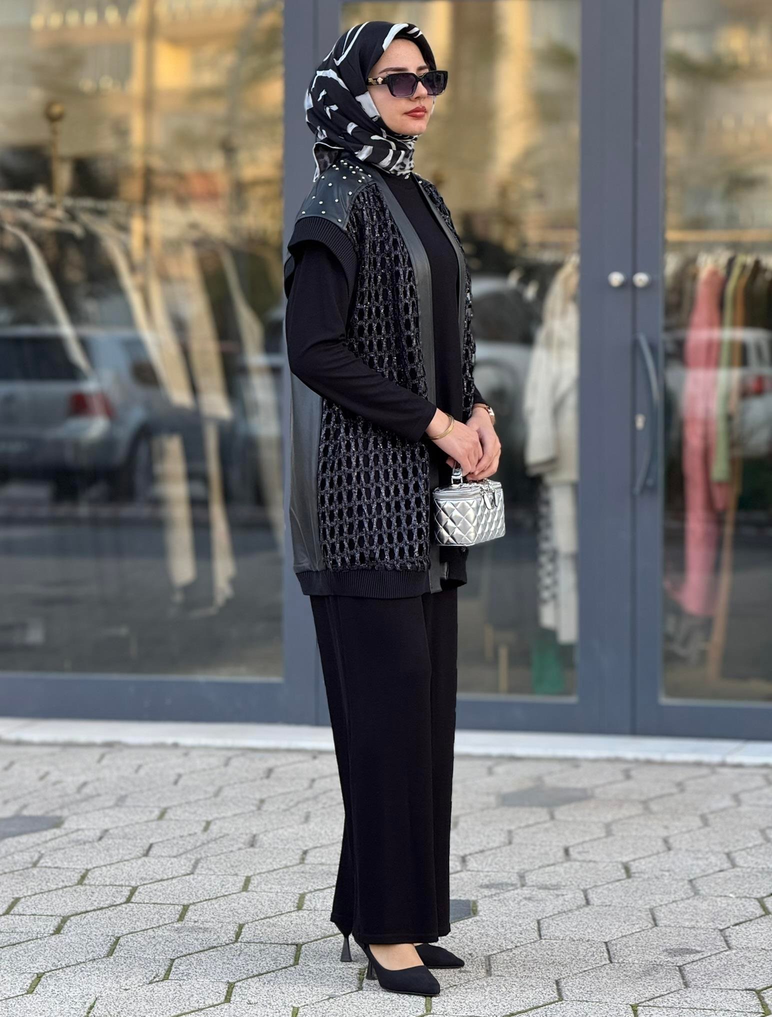 Taşlı File Yelekli Üçlü Tesettür Takım Siyah OTW45817