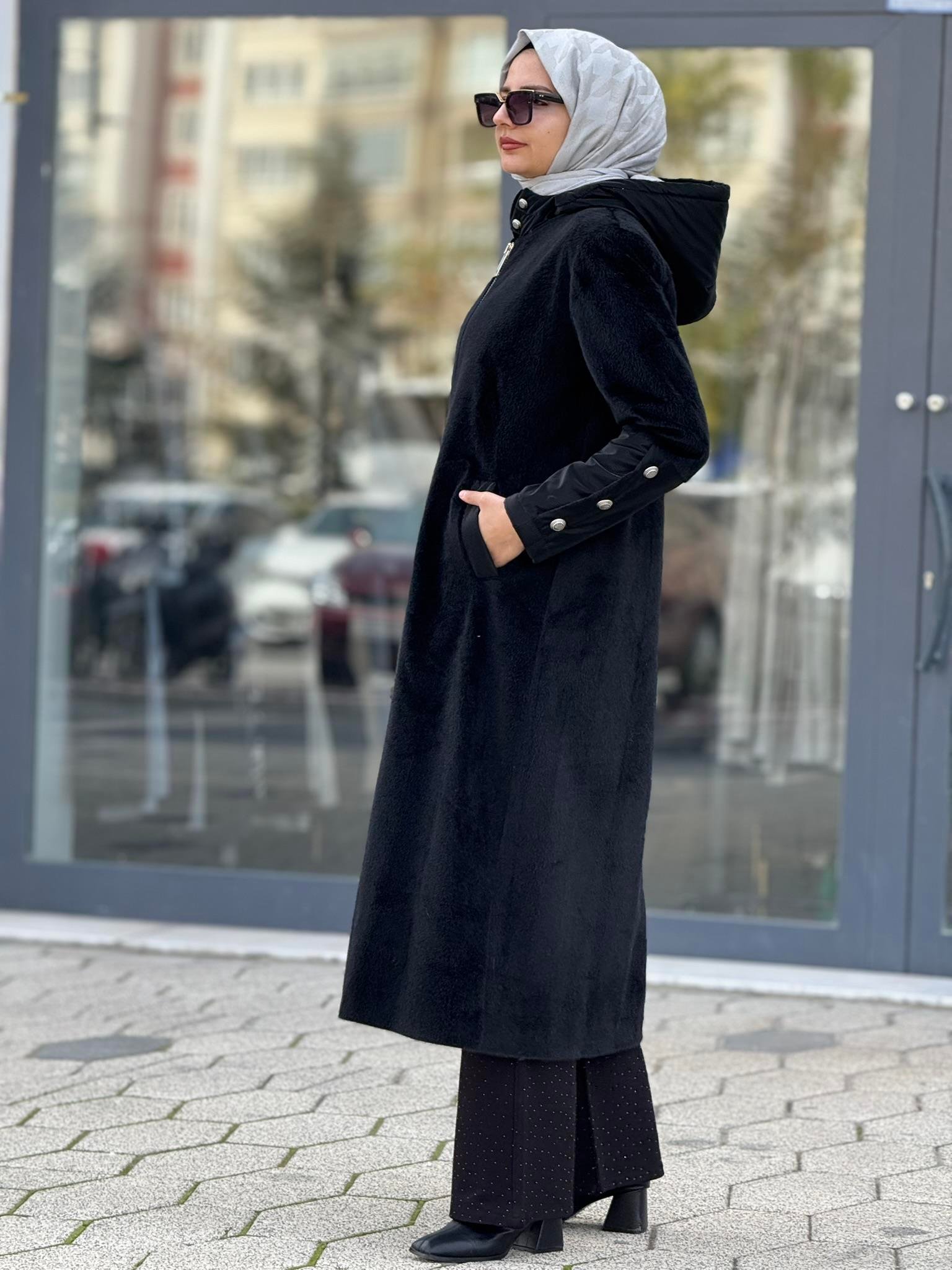 Tay Tüyü Fermuarlı Kapüşonlu Tesettür Kap Siyah OTW36312