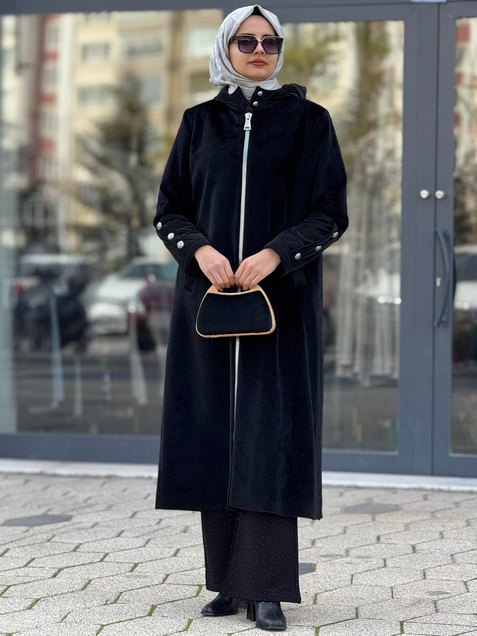 Tay Tüyü Fermuarlı Kapüşonlu Tesettür Kap Siyah OTW36312