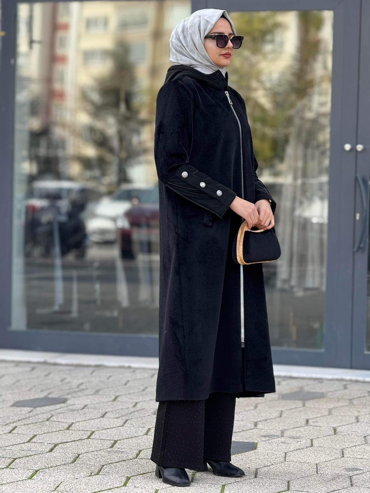 Tay Tüyü Fermuarlı Kapüşonlu Tesettür Kap Siyah OTW36312