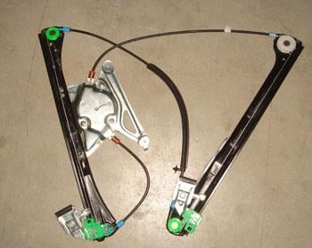 AUDI A4- 95/99; ÖN CAM KRİKOSU SOL ELEKTRİKLİ/MOTORSUZ (TW)