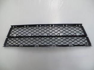 BMW 5 SERI- E60- 07/10; ÖN TAMPON PANJURU ORTA SİYAH (TW)