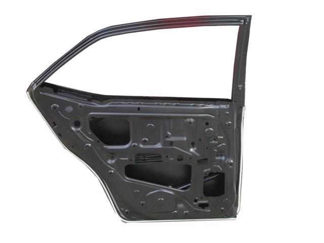 TOYOTA COROLLA- NDE180- 13/18; ARKA KAPI KOMPLE SOL SİYAH (BAND DELİKSİZ) (İCELİ/ÇEKOMASTİKLİ) (FPI)