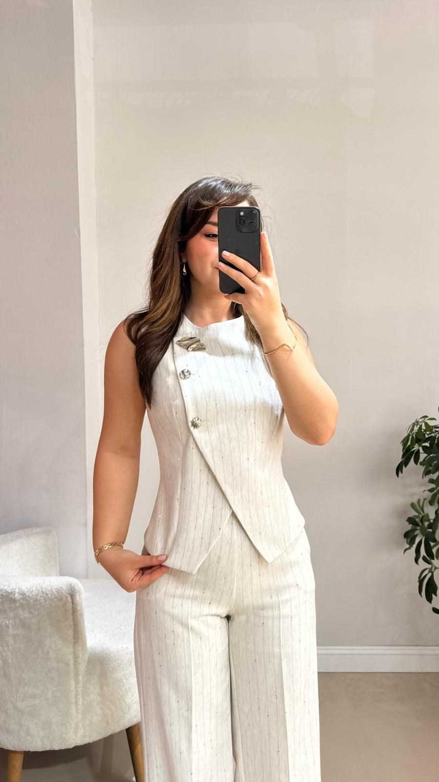 Ekru Düğmeli Pullu Yelek Pantolon
