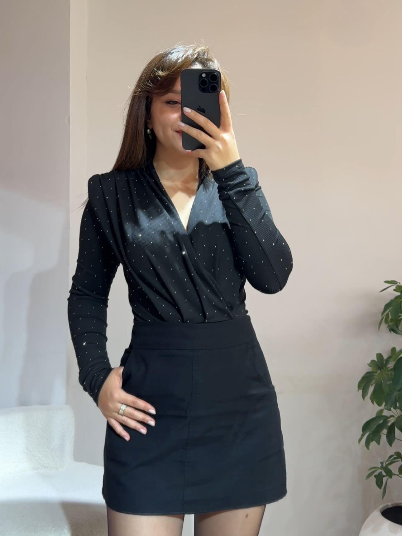 Taşlı Omuz Vatkalı Bluz