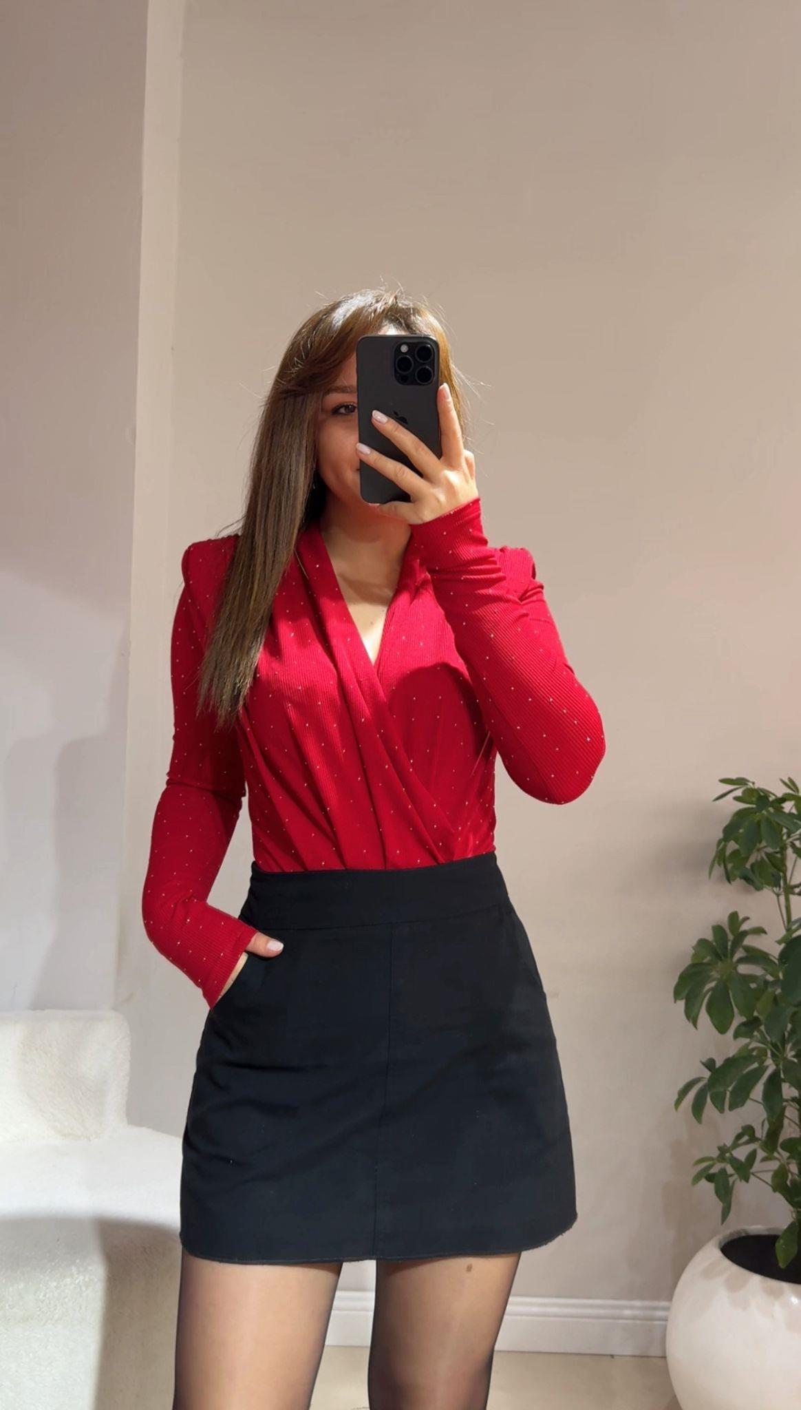 Taşlı Omuz Vatkalı Bluz