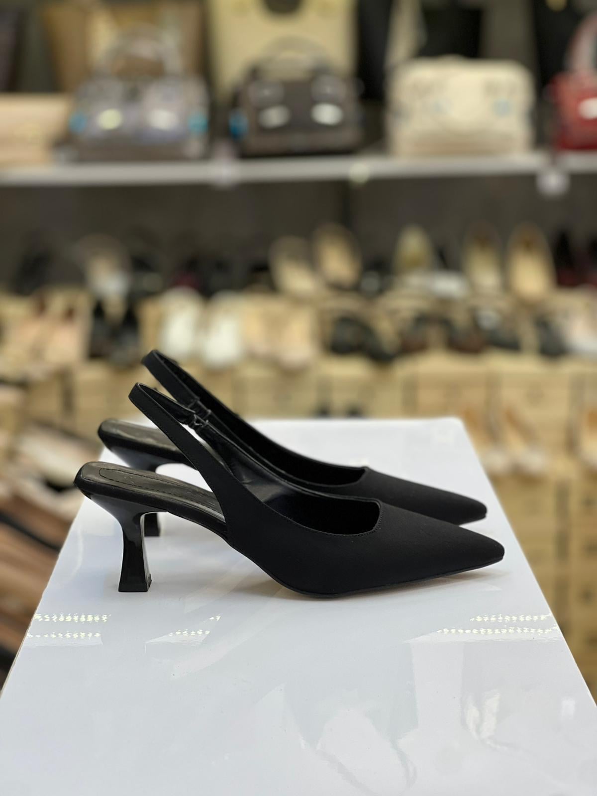 Arkası Açık Saten Stiletto Kısa Topuk