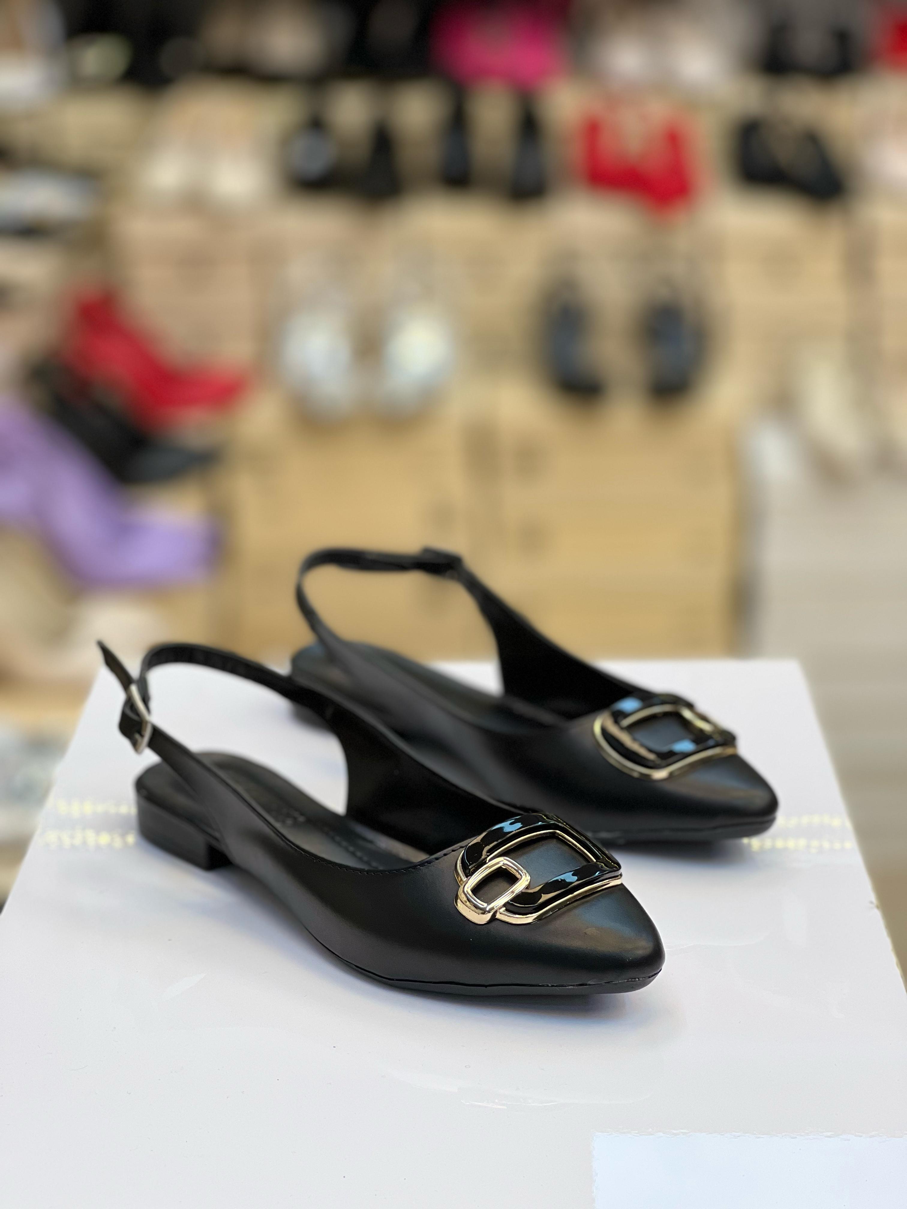 Arkası Açık Şık Tokalı Rahat Babet Siyah