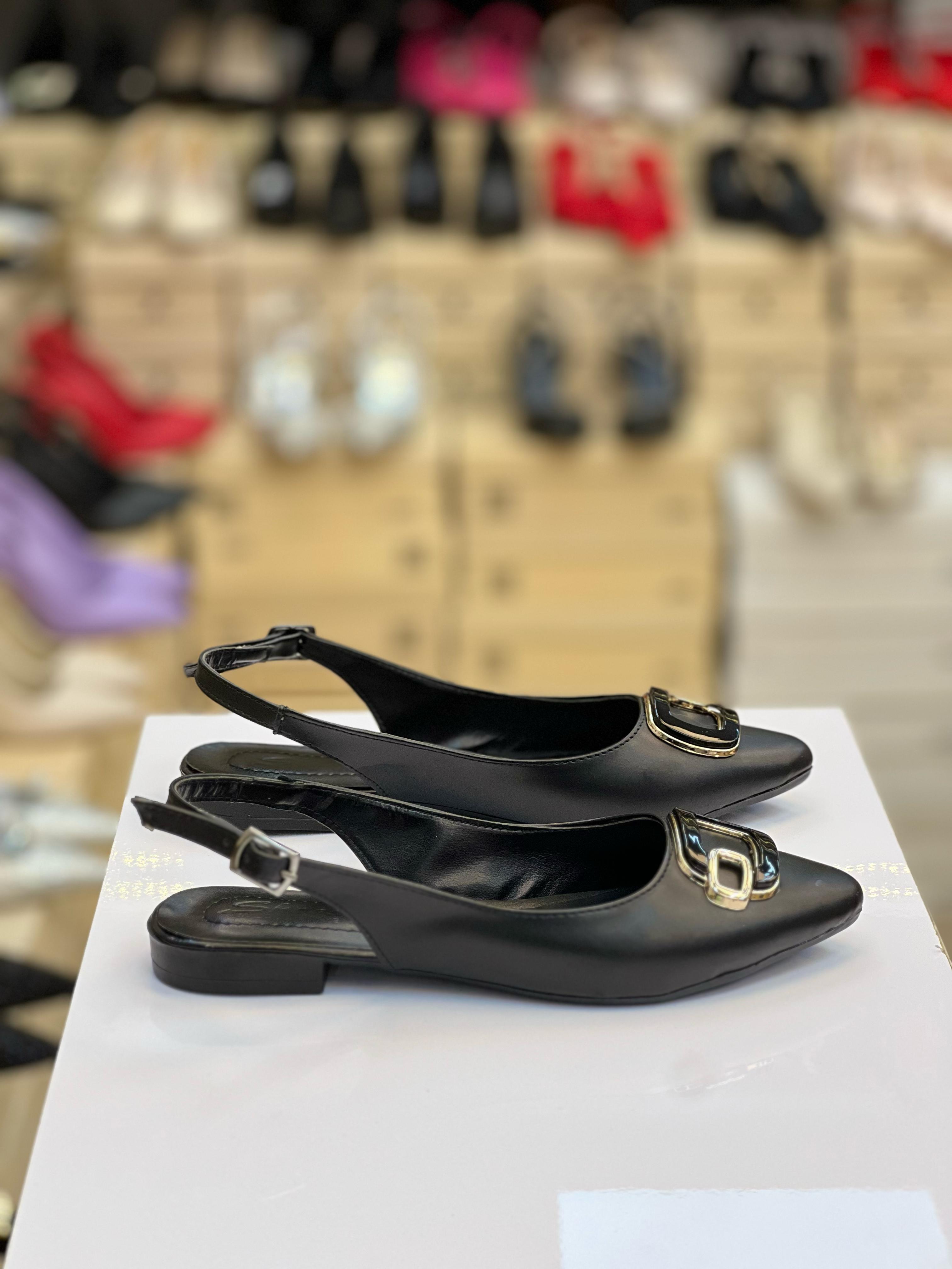 Arkası Açık Şık Tokalı Rahat Babet Siyah