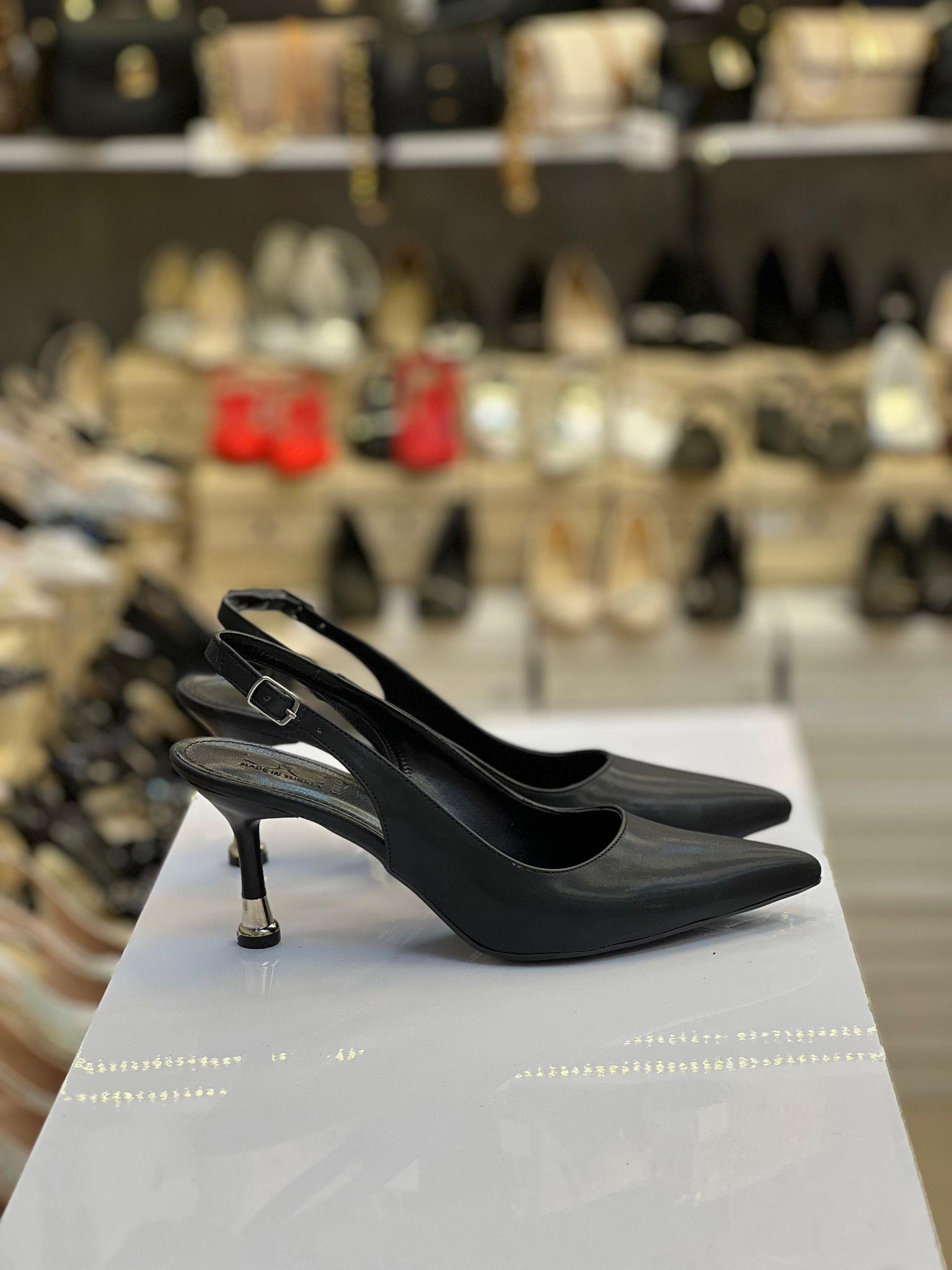 Arkası Açık Siyah Topuk Gold Detaylı Stiletto