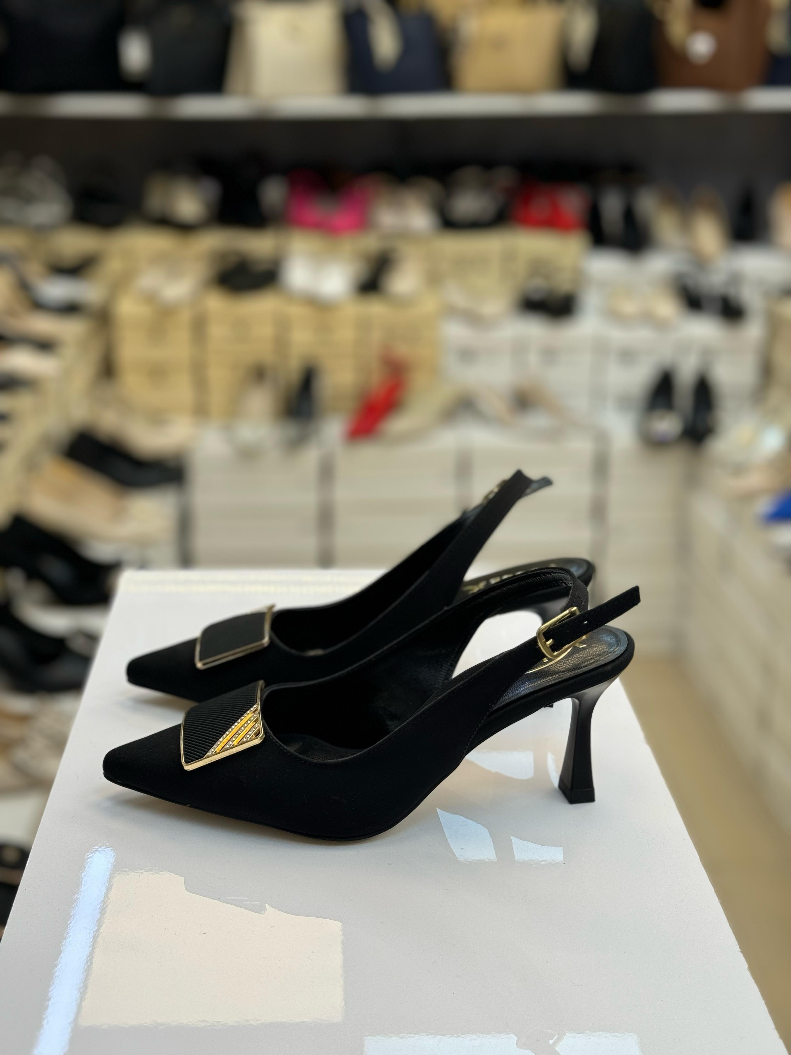 Arkası Açık Tokalı Rahat Stiletto