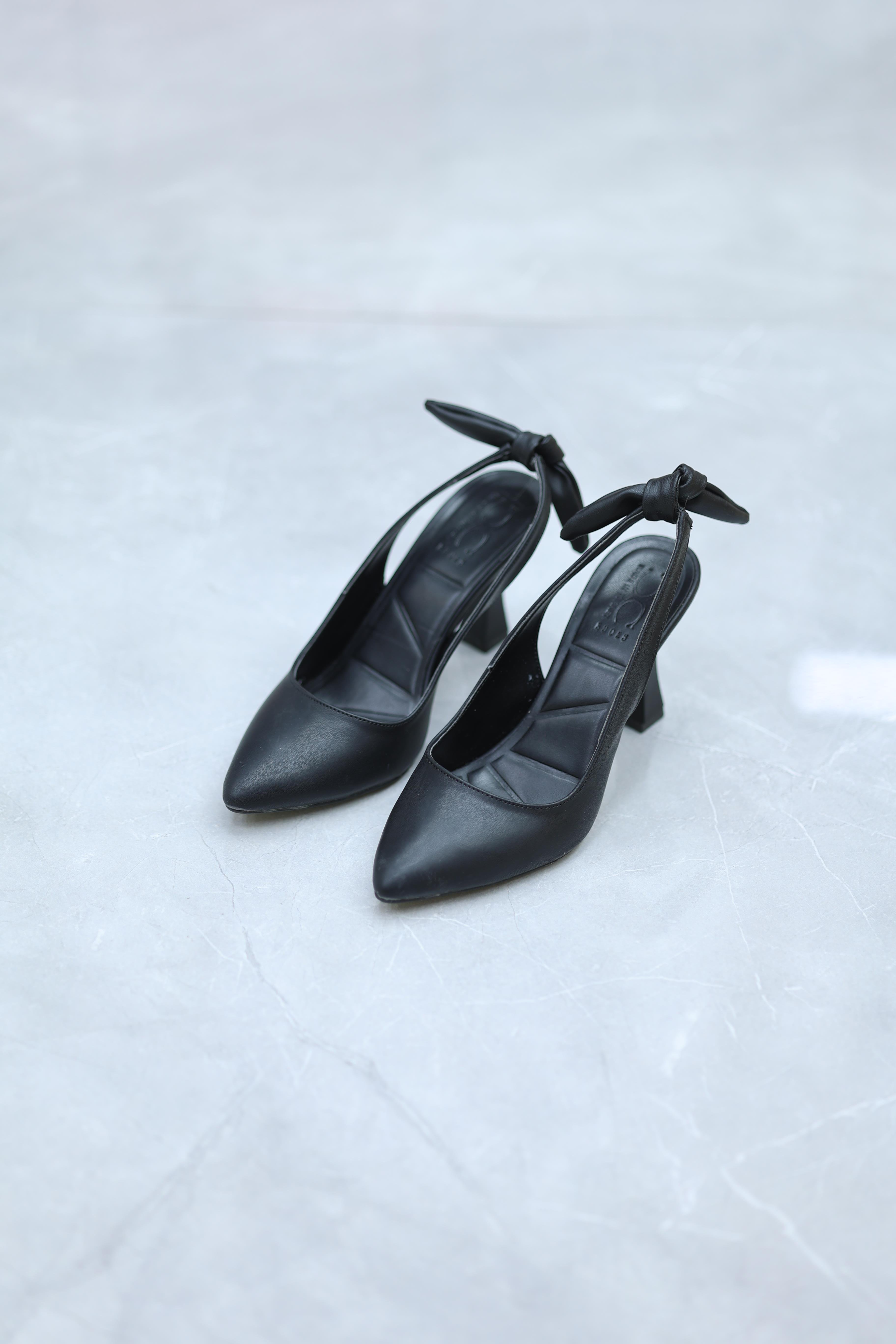 Arkası Fiyonklu Topuklu Rahat Kadın Ayakkabı