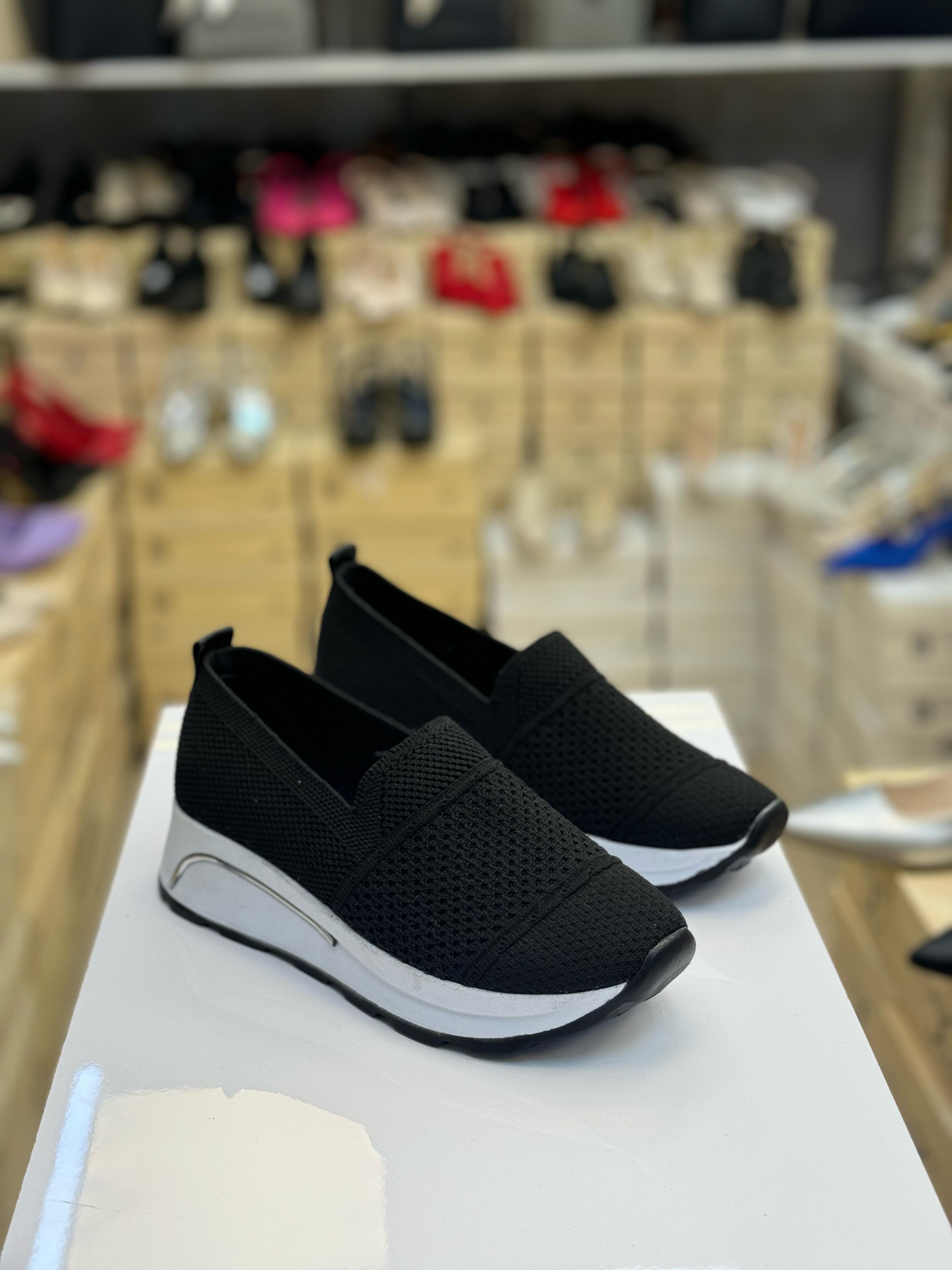 Bağcıksız Kadın Spor Ayakkabı – Nefes Alabilir Triko & Ortopedik Taban