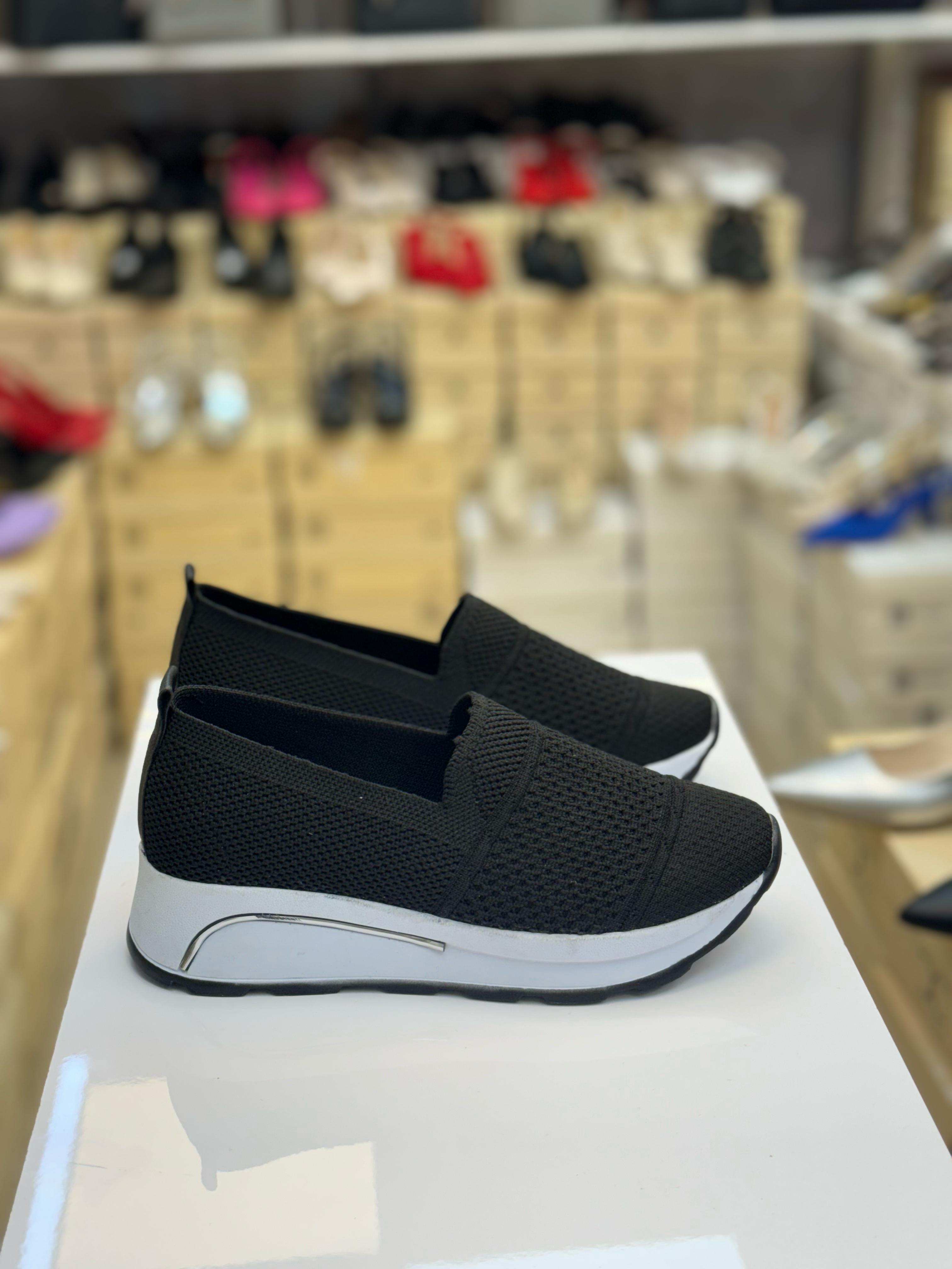 Bağcıksız Kadın Spor Ayakkabı – Nefes Alabilir Triko & Ortopedik Taban