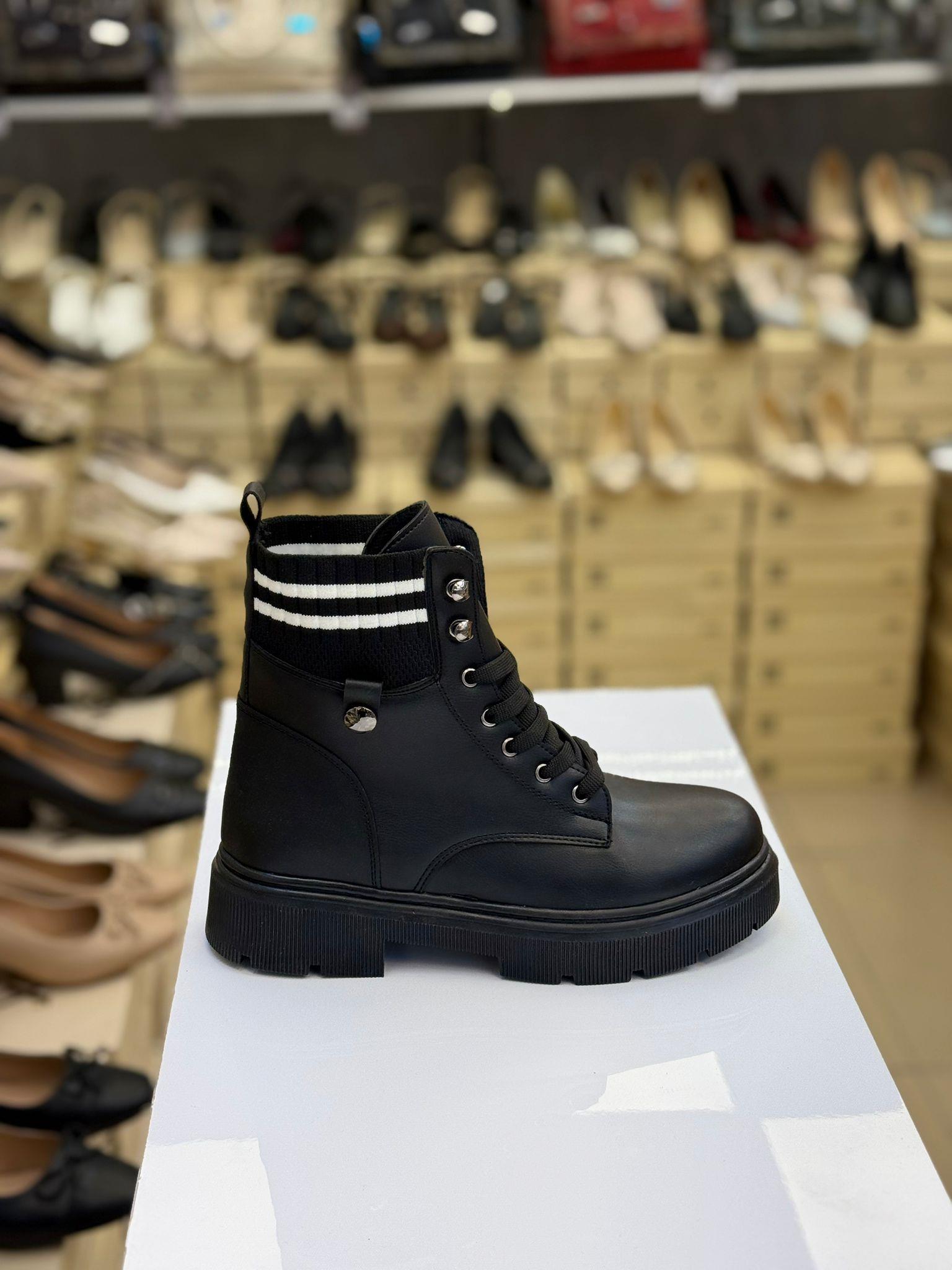 Boğazı Desenli Postal Bot Siyah FL03-SYH