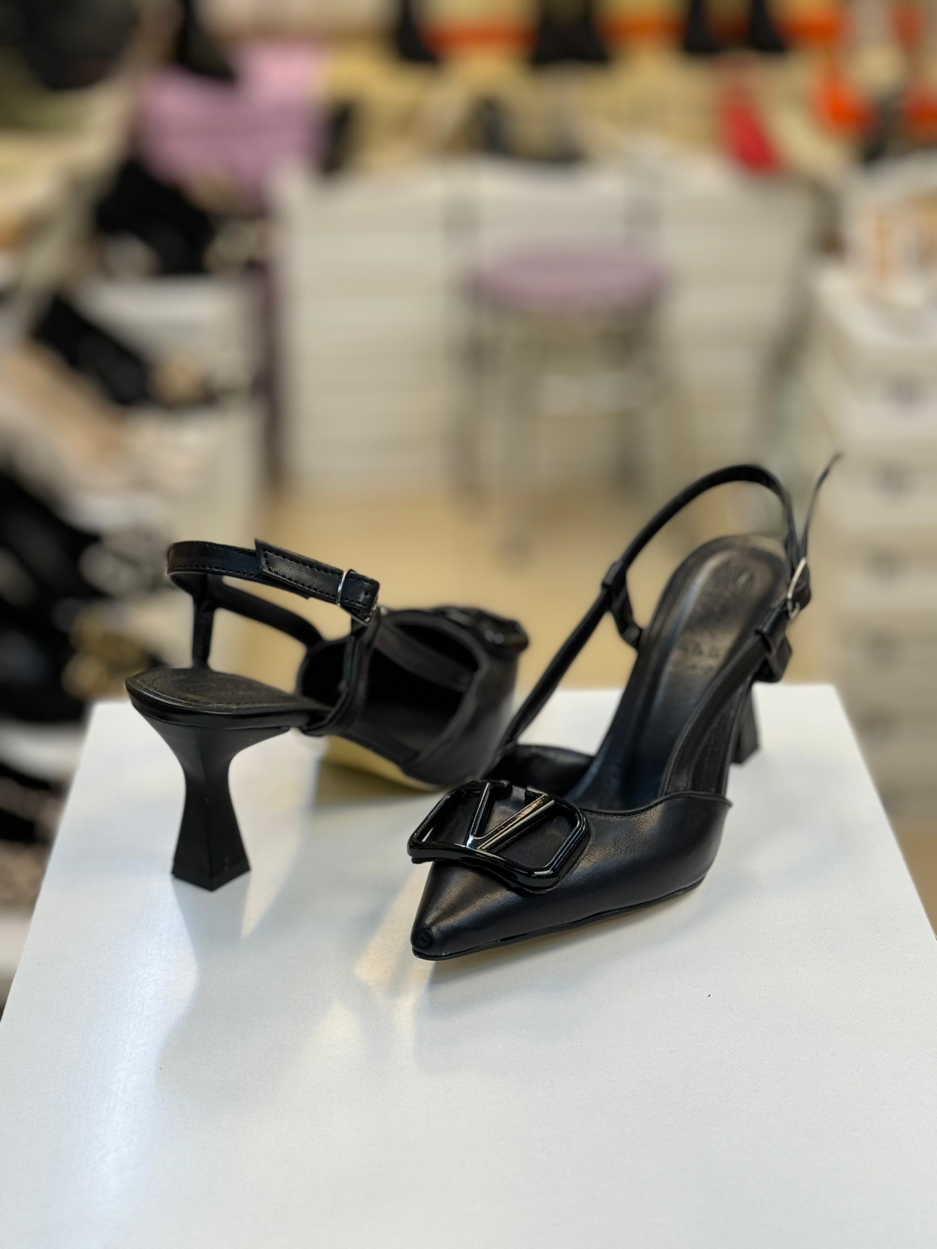 CC Yeni Sezon Kısa Topuklu Arkası Açık V Toka