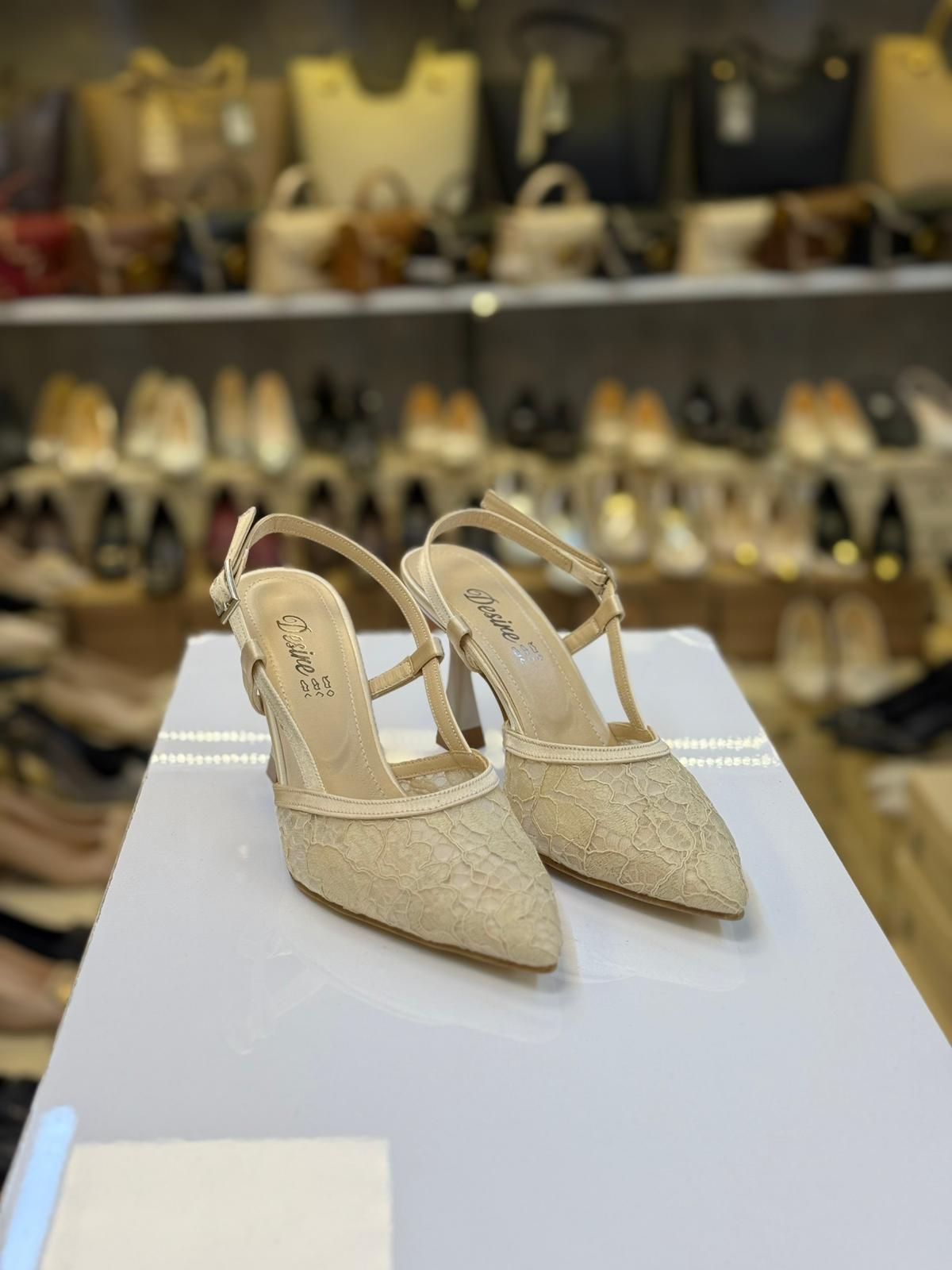 Dantelli Arkası Açık Stiletto