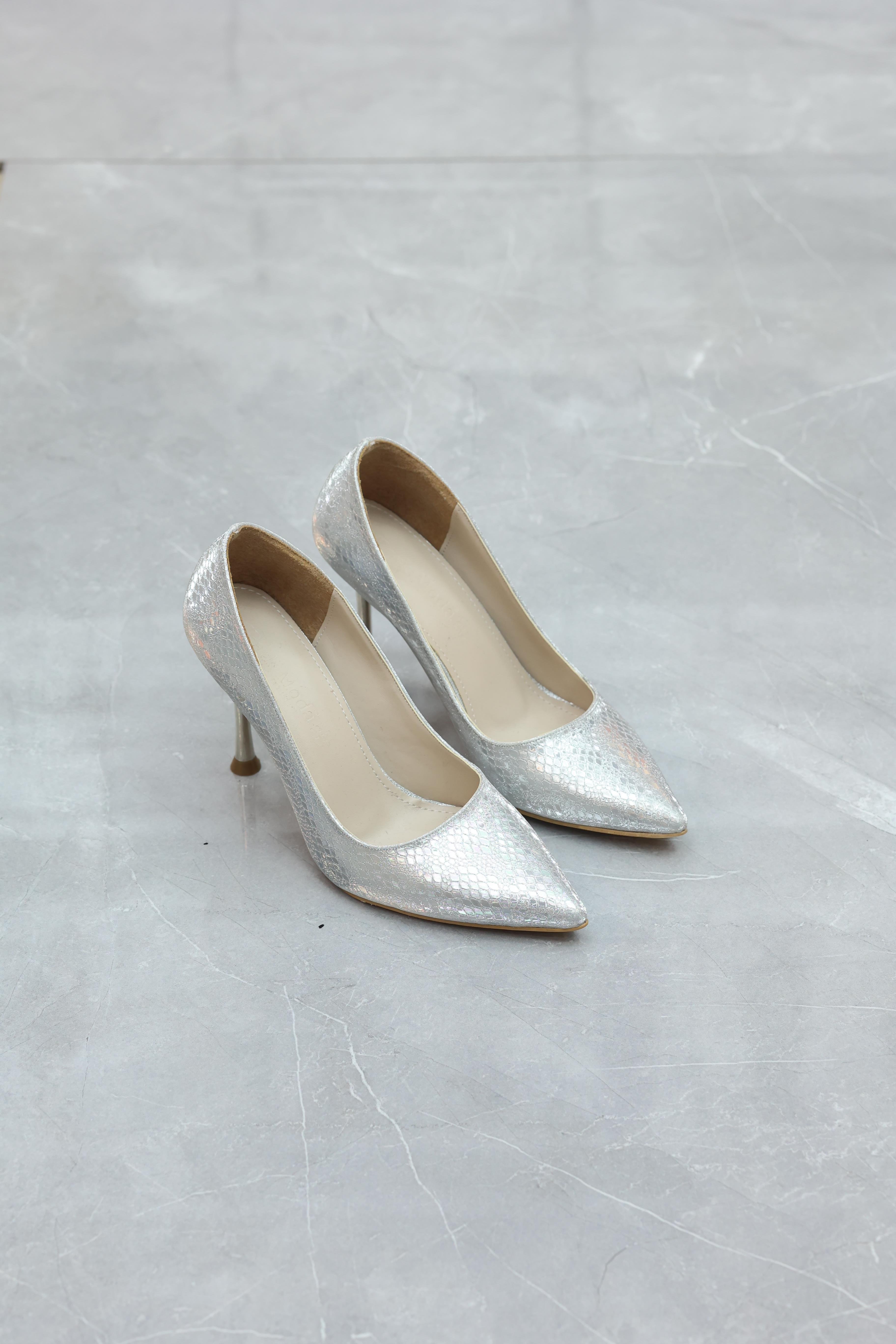 Gümüş İnce Topuk Bayan Ayakkabısı DPN Malzeme