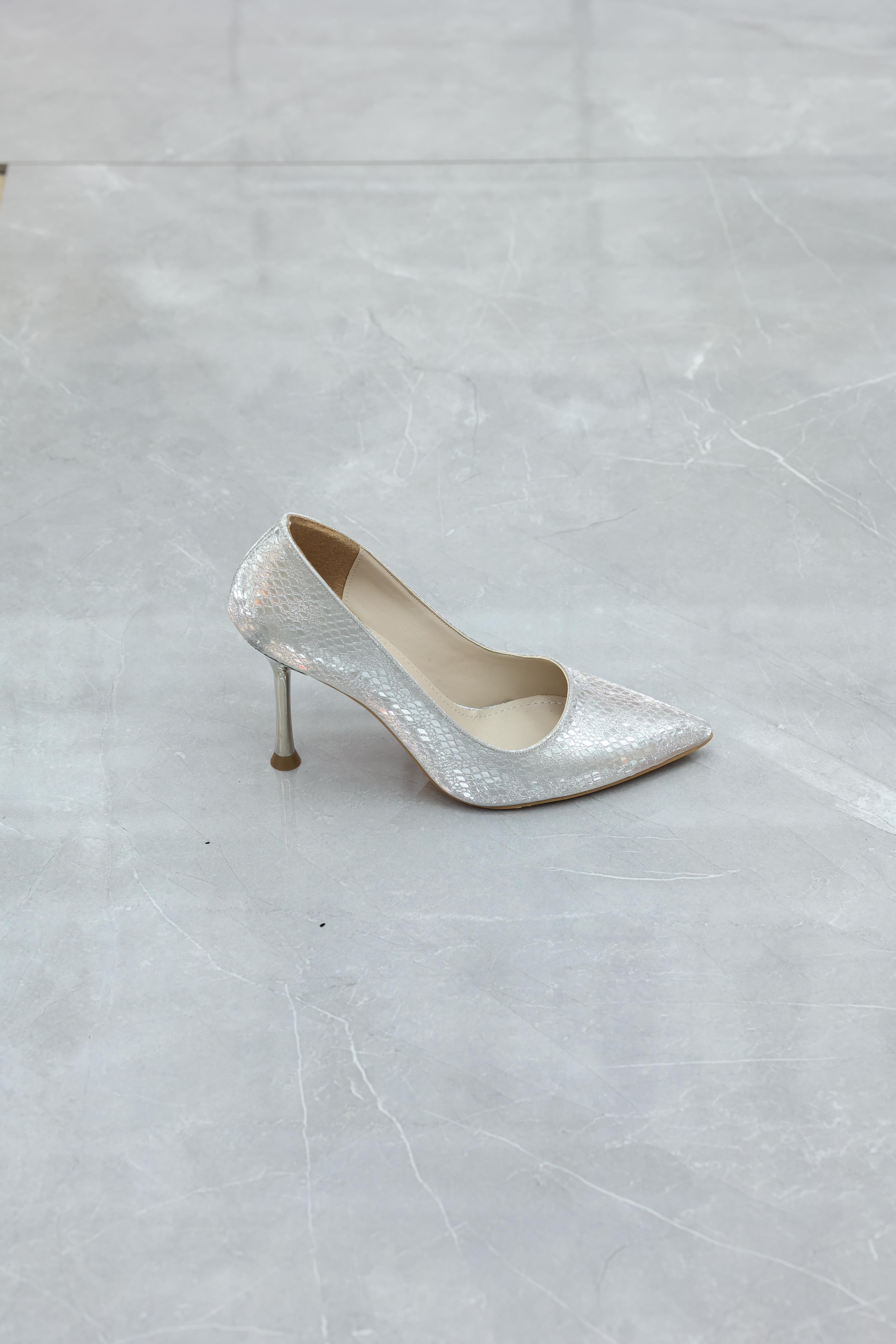 Gümüş İnce Topuk Bayan Ayakkabısı DPN Malzeme