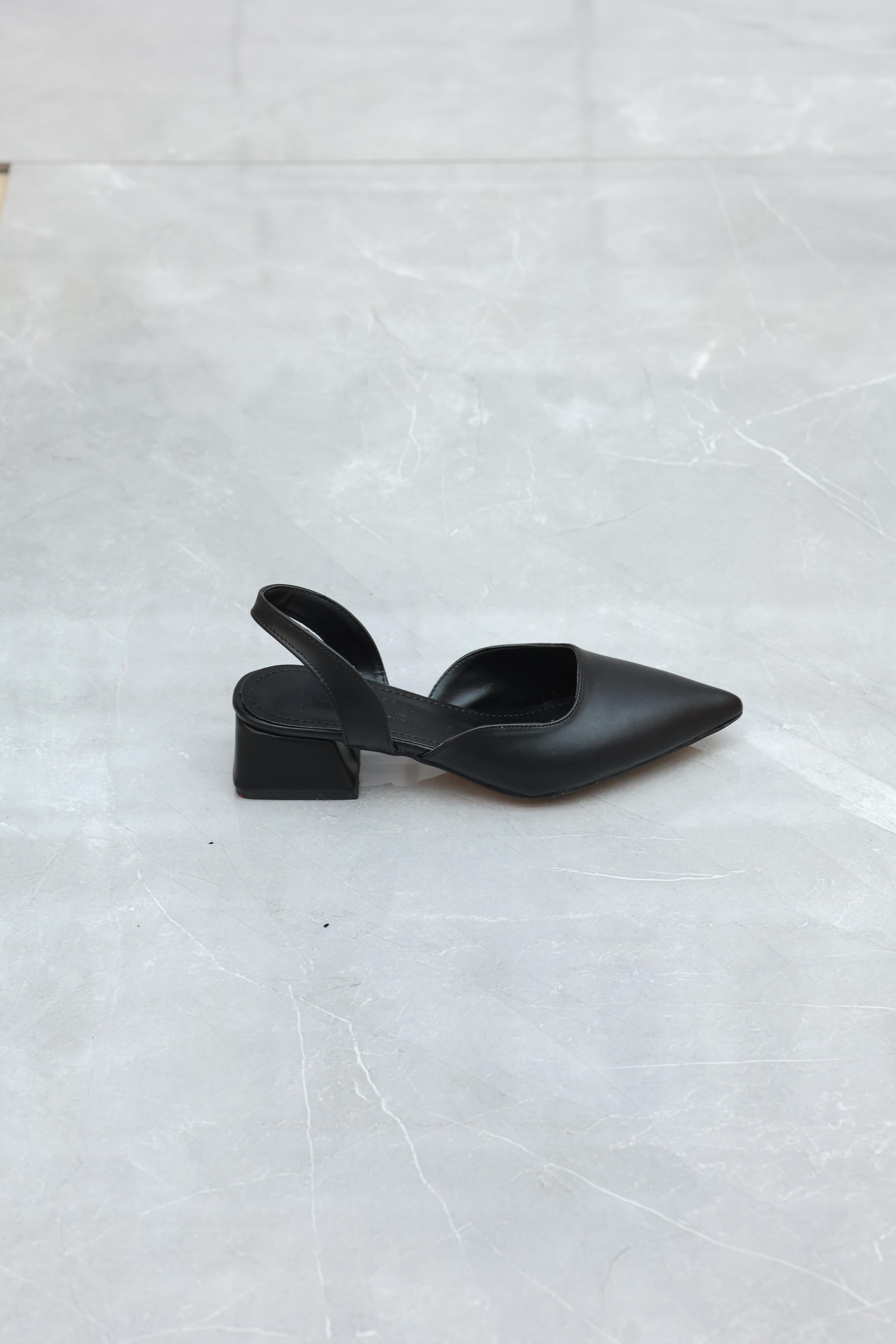 Hafif Topuklu Arkası Açık Siyah