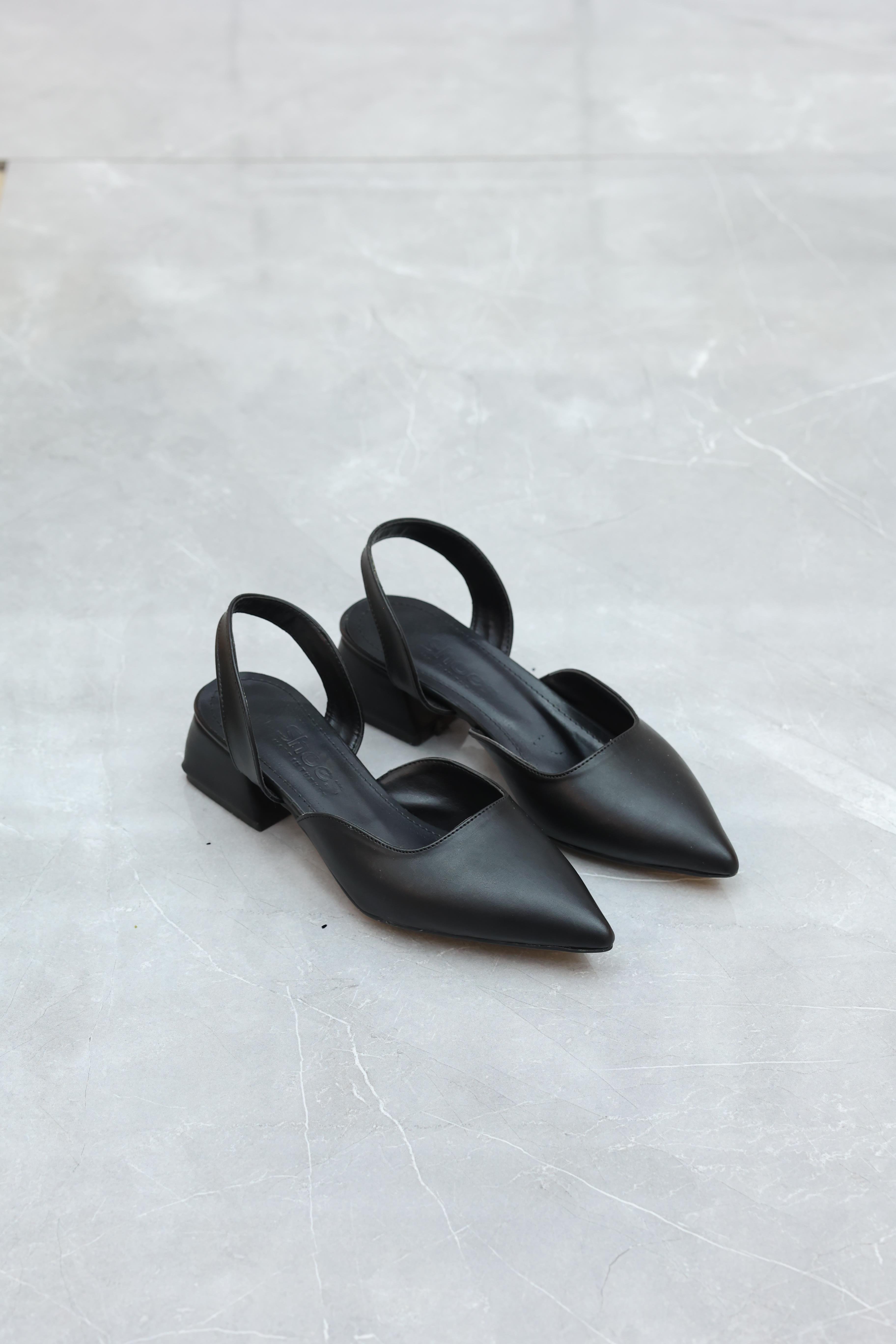 Hafif Topuklu Arkası Açık Siyah