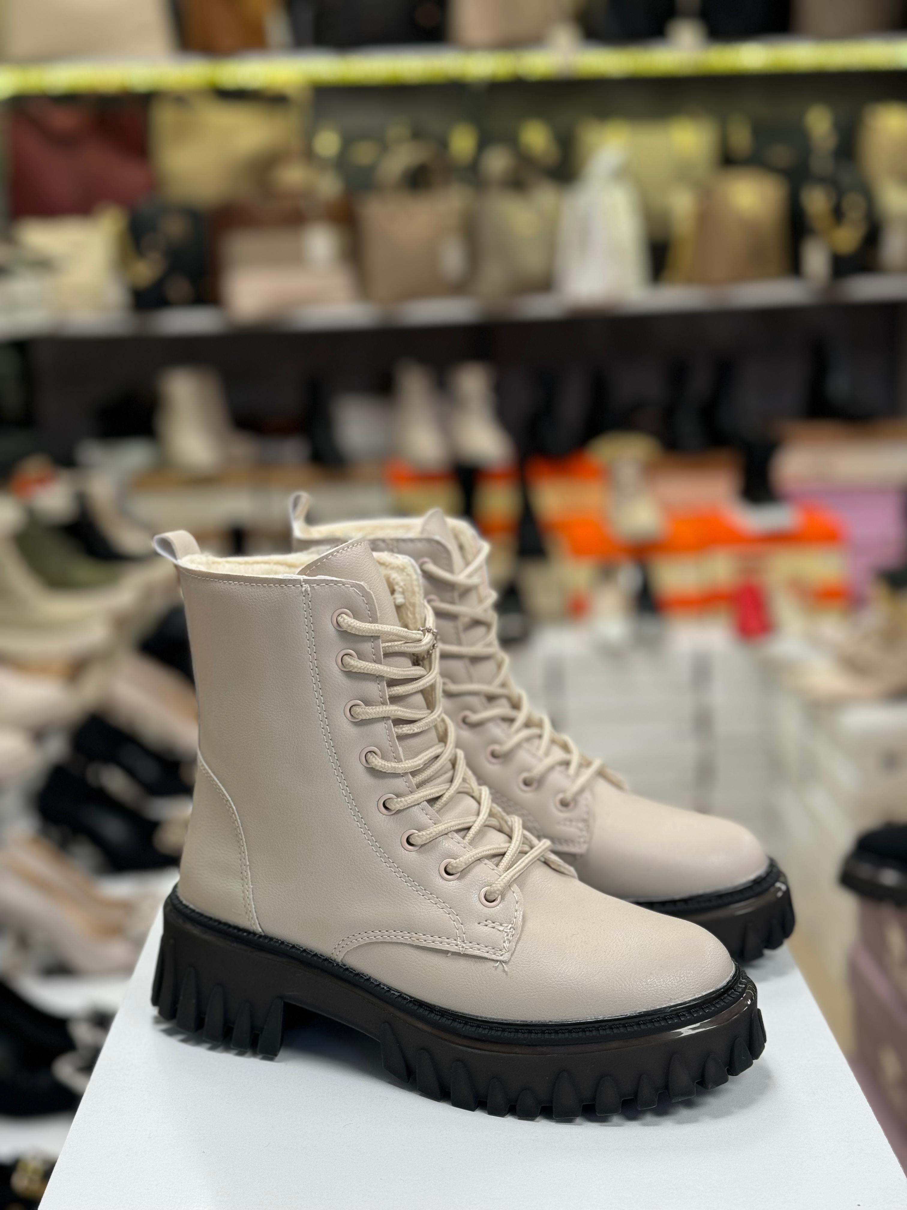 Kadın Bağcıklı İçi Kürklü İthal Taban Postal Bej