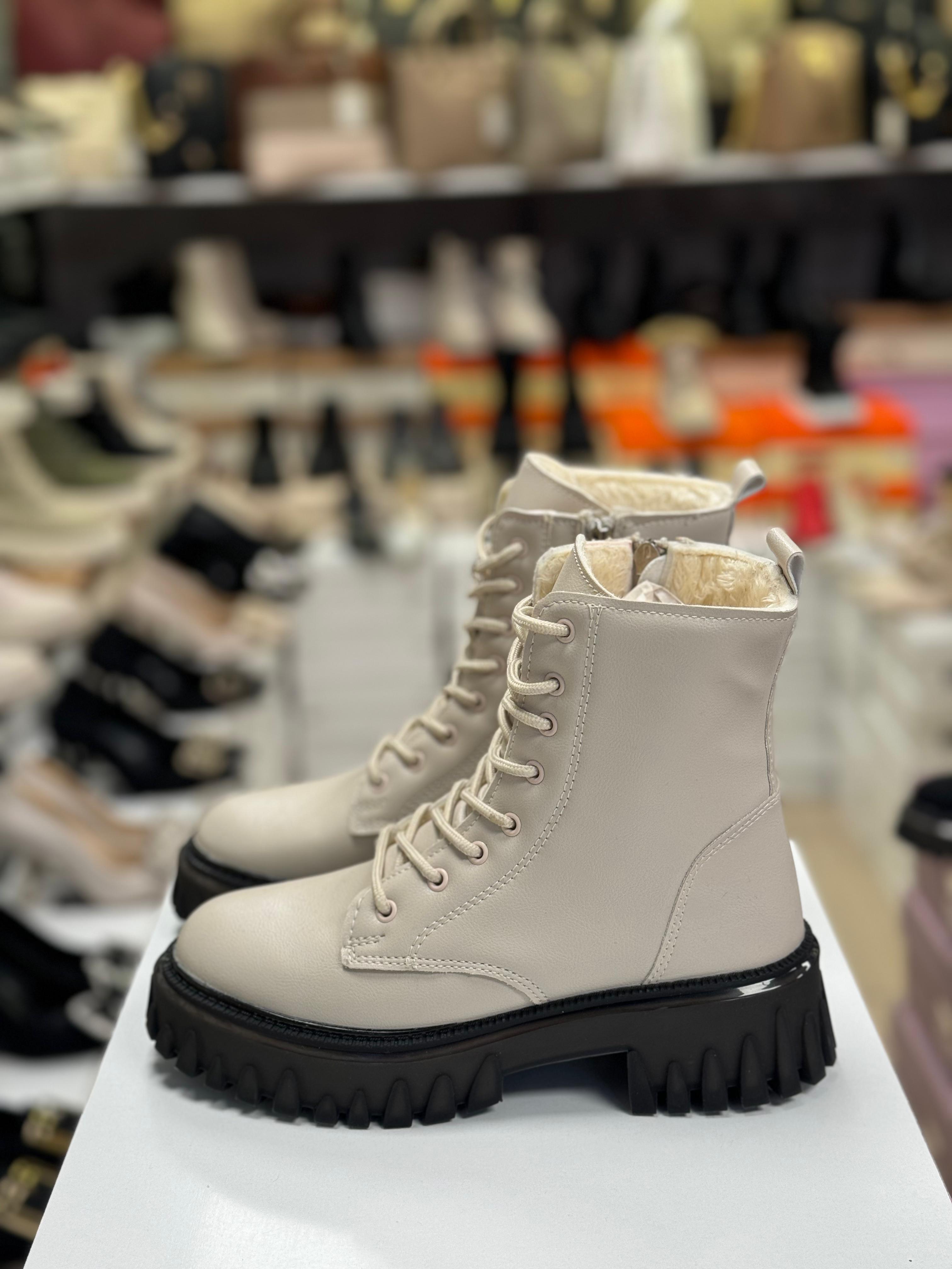 Kadın Bağcıklı İçi Kürklü İthal Taban Postal Bej