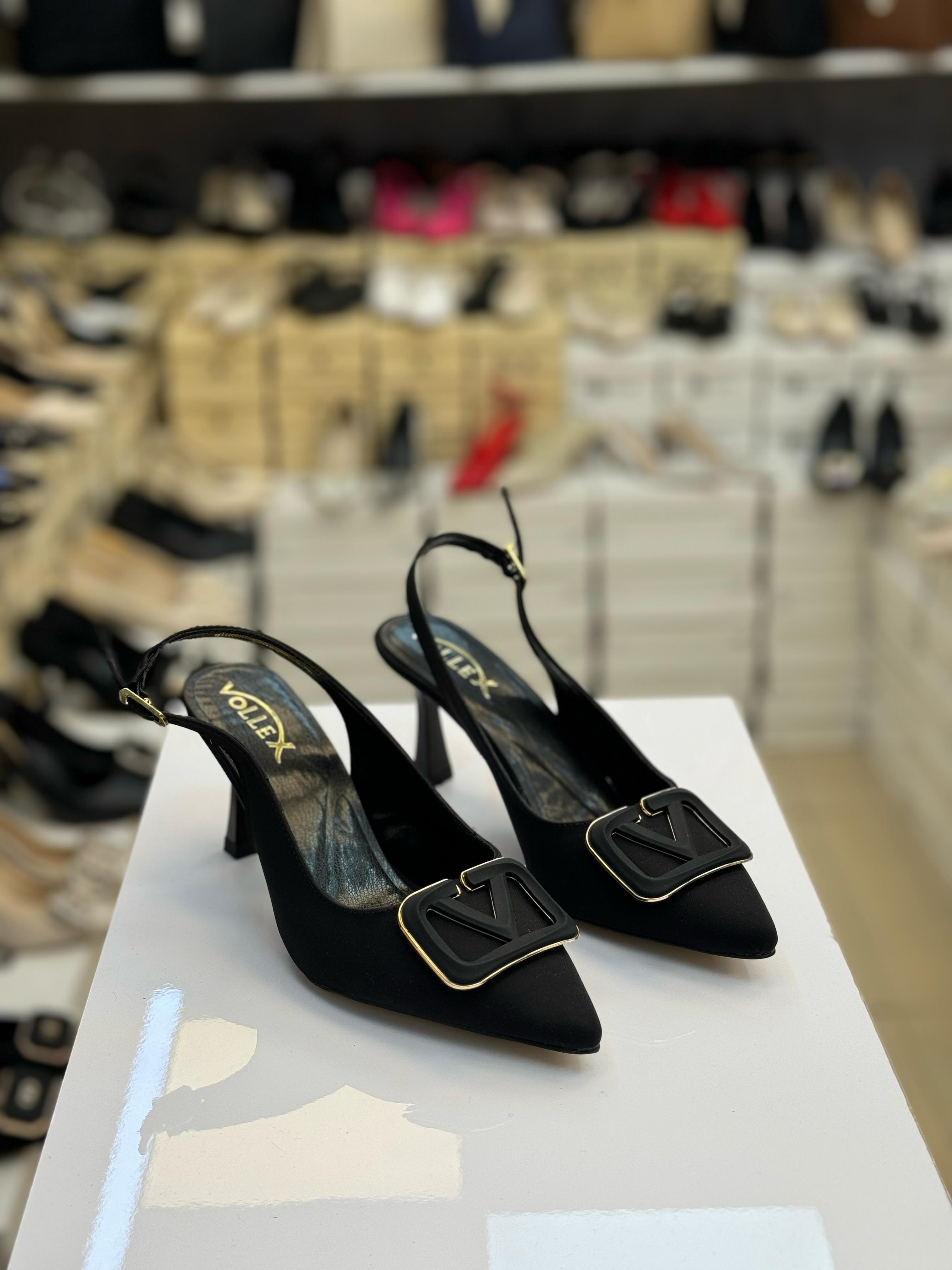 Kadın Siyah Tokalı Stiletto