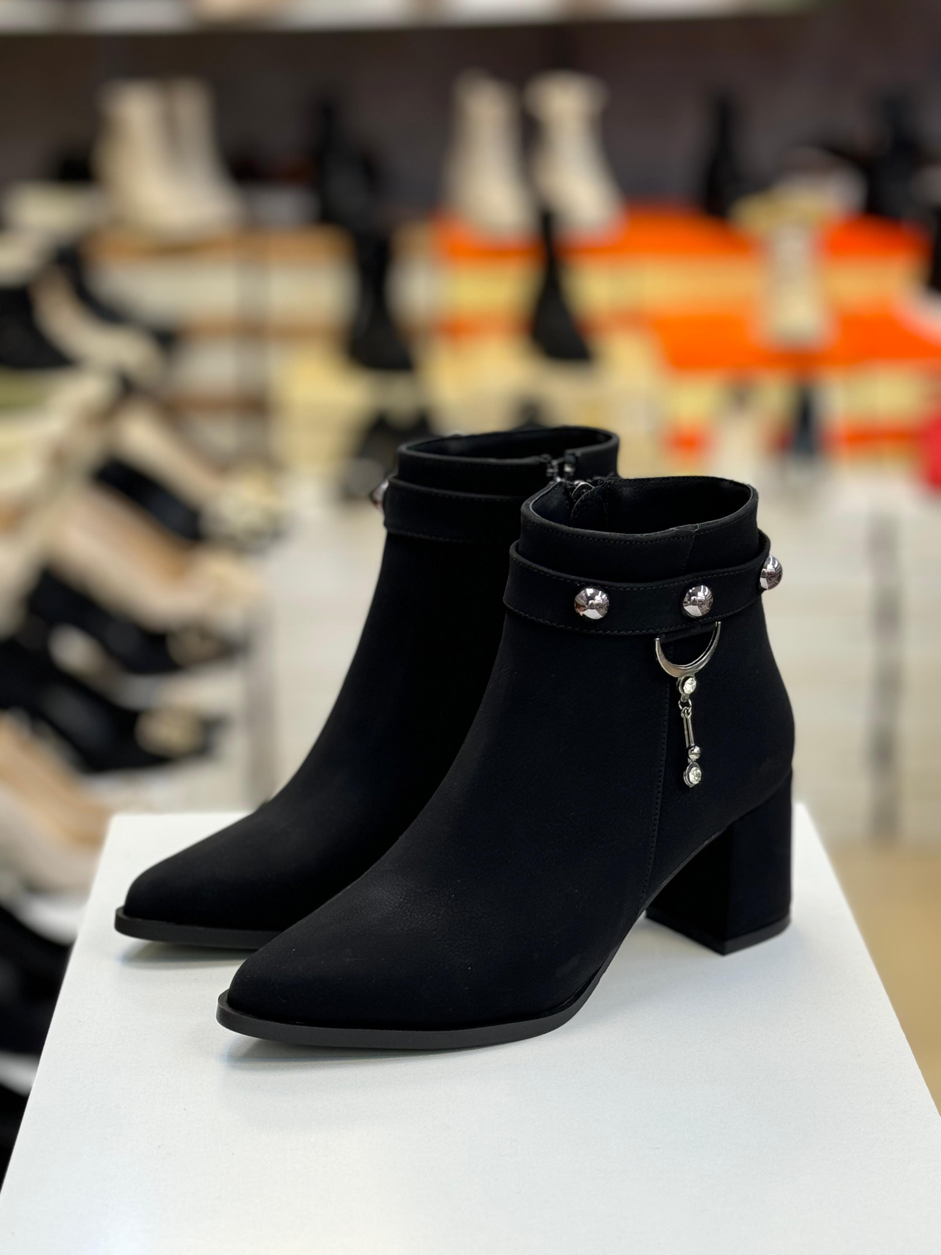 Kadın Topuklu Taşlı Sivri Burun Şık Bot