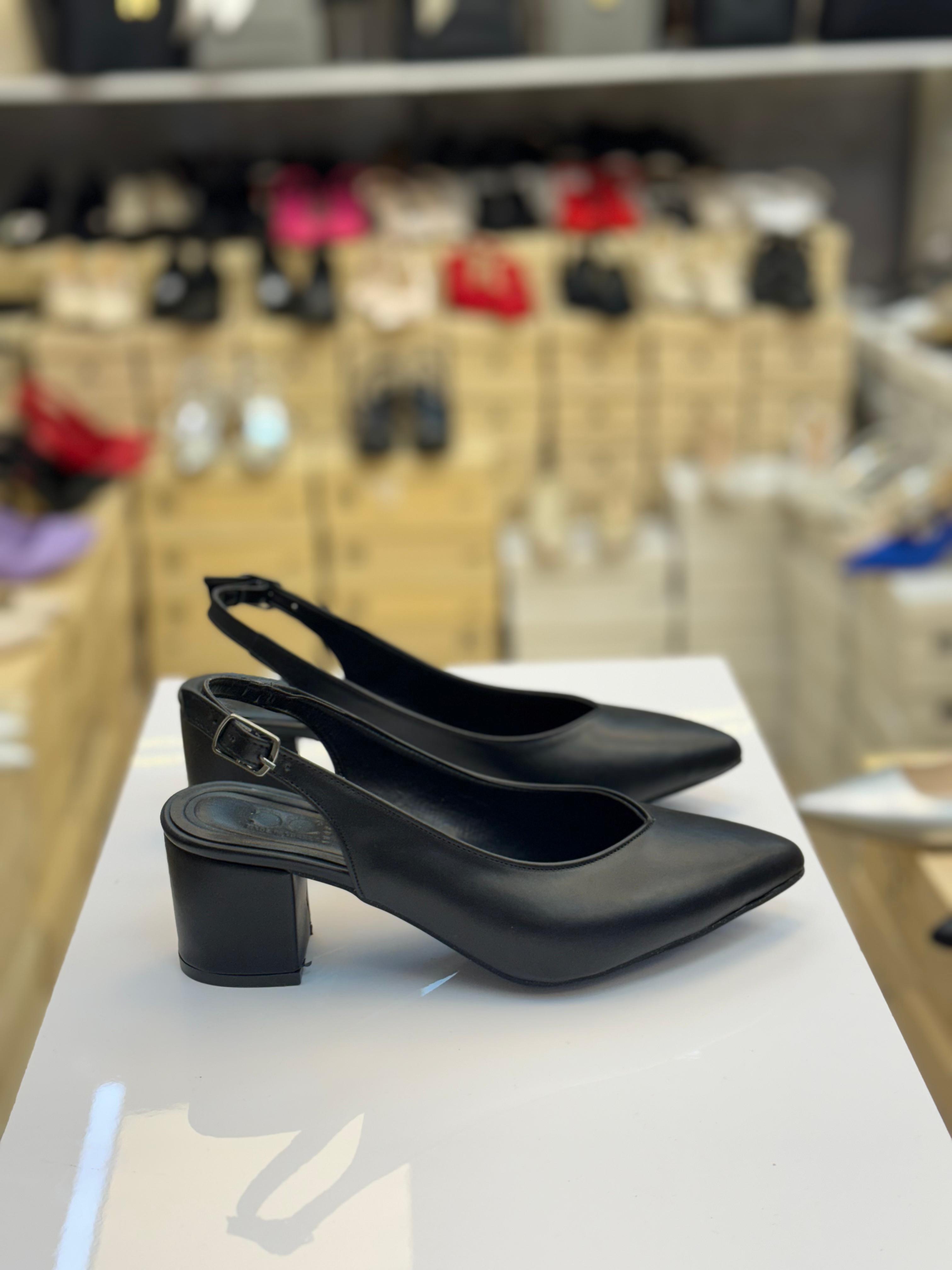 Kalın Kare Topuk Rahat Arkası Açık Siyah Stiletto