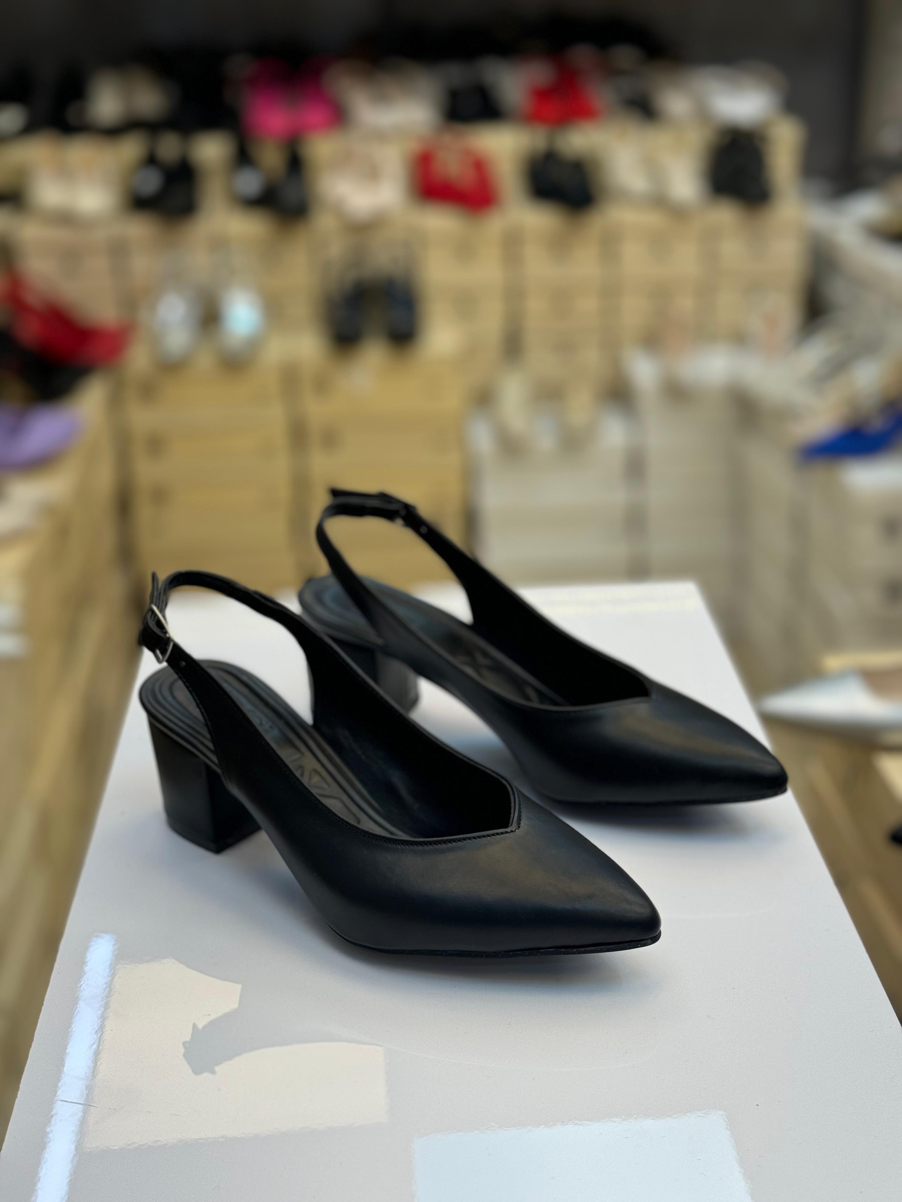 Kalın Kare Topuk Rahat Arkası Açık Siyah Stiletto