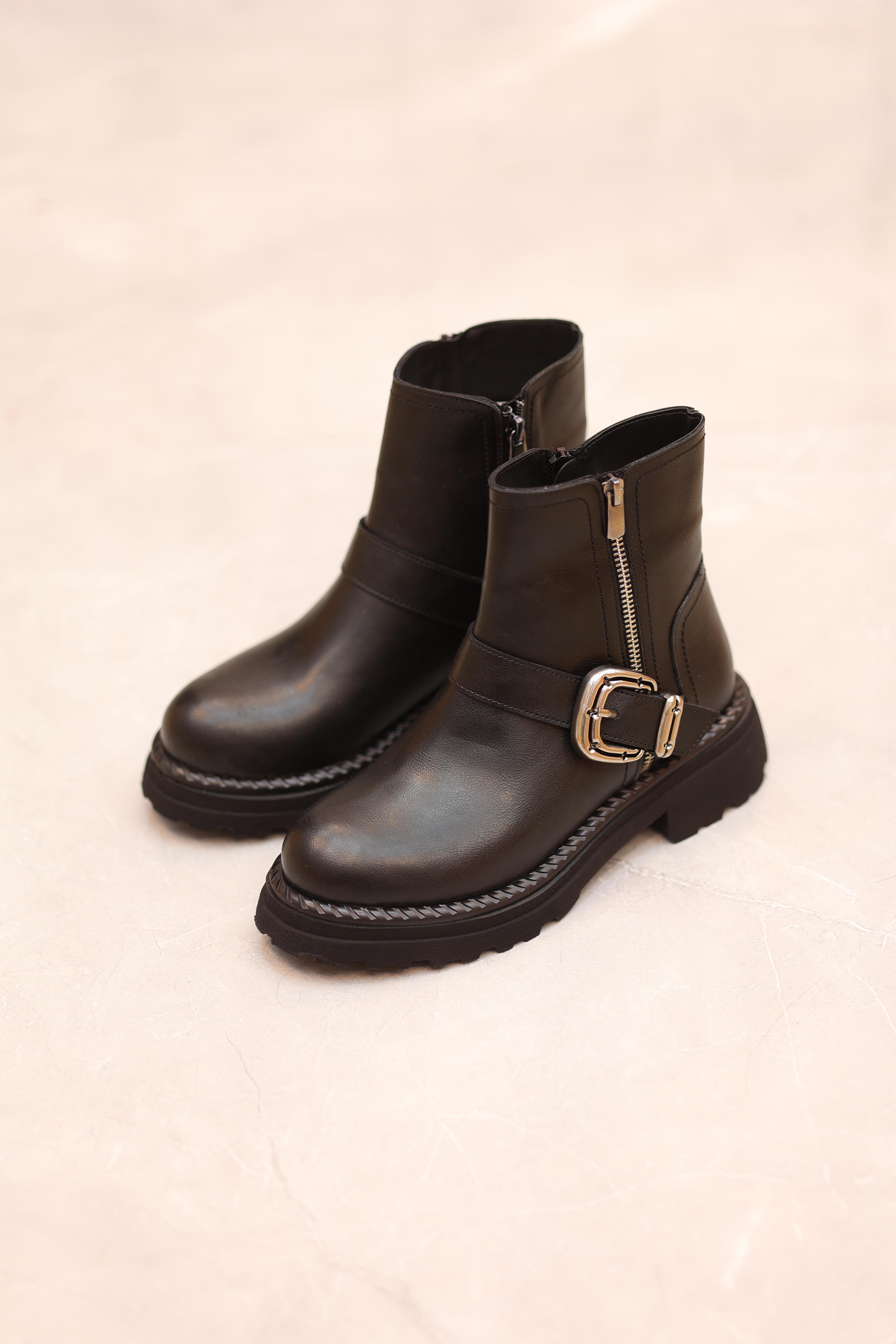 Kalın Taban Tokalı Fermuarlı Bot