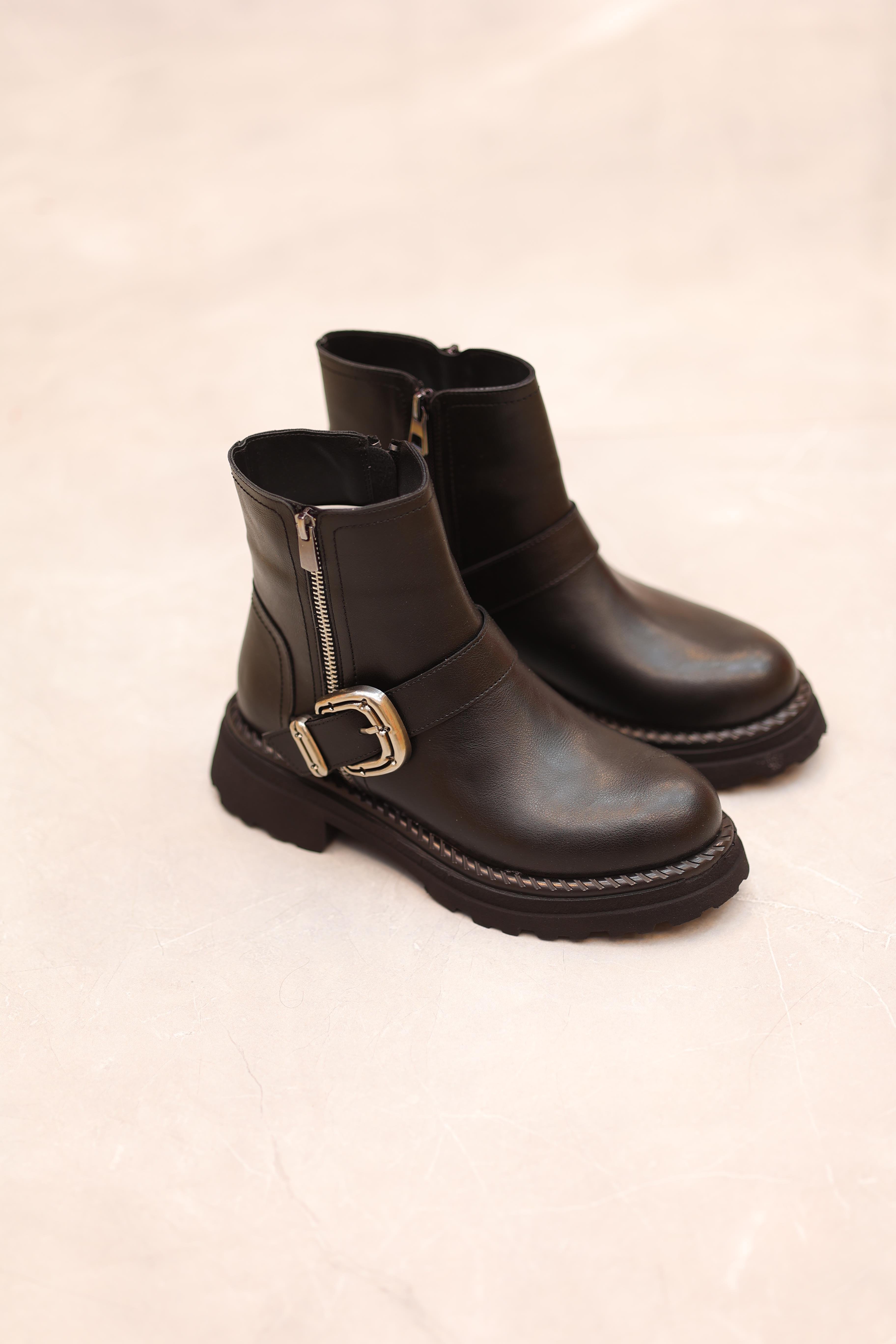 Kalın Taban Tokalı Fermuarlı Bot