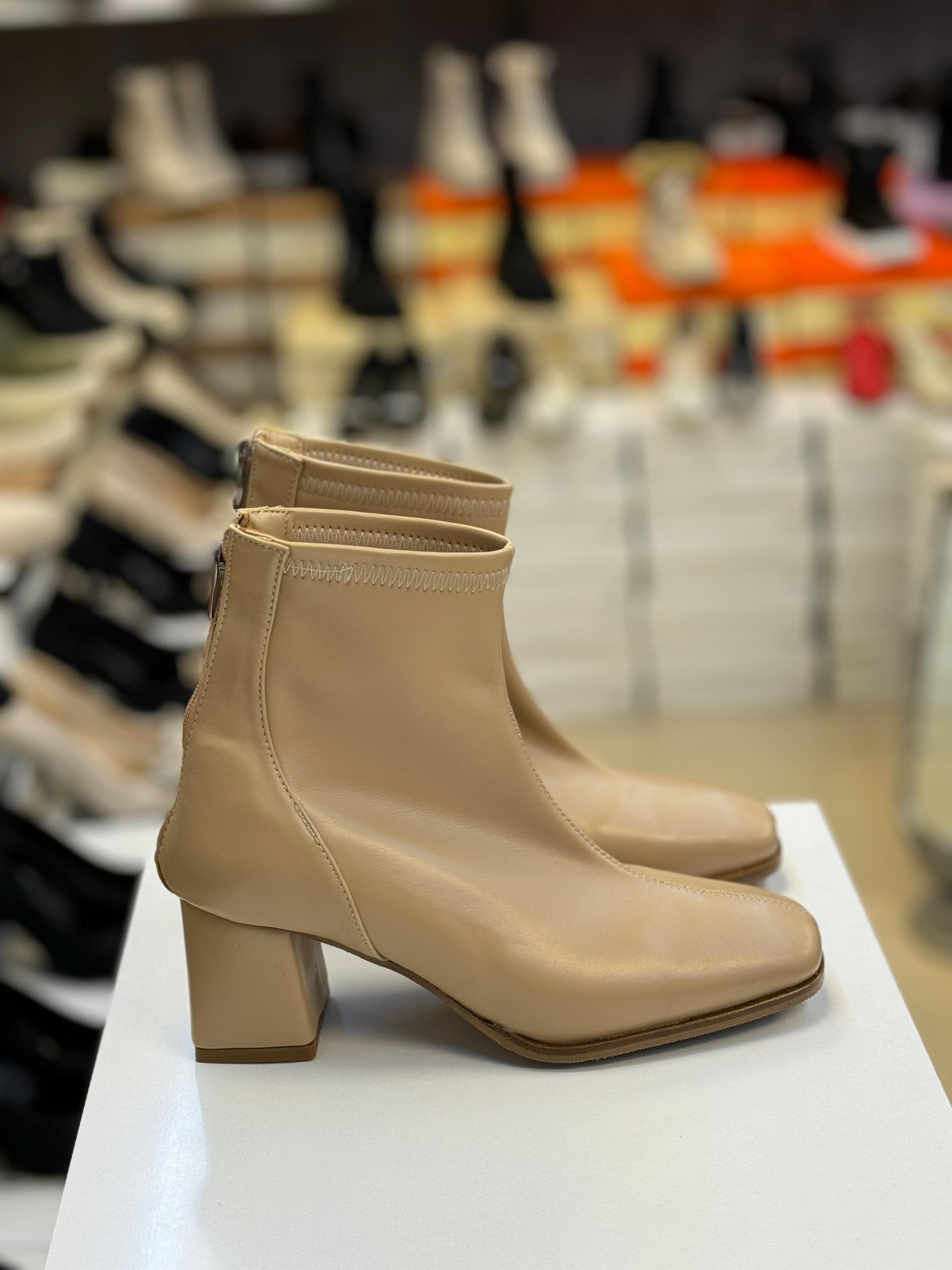 Kare Burun Streç Bayan Bot