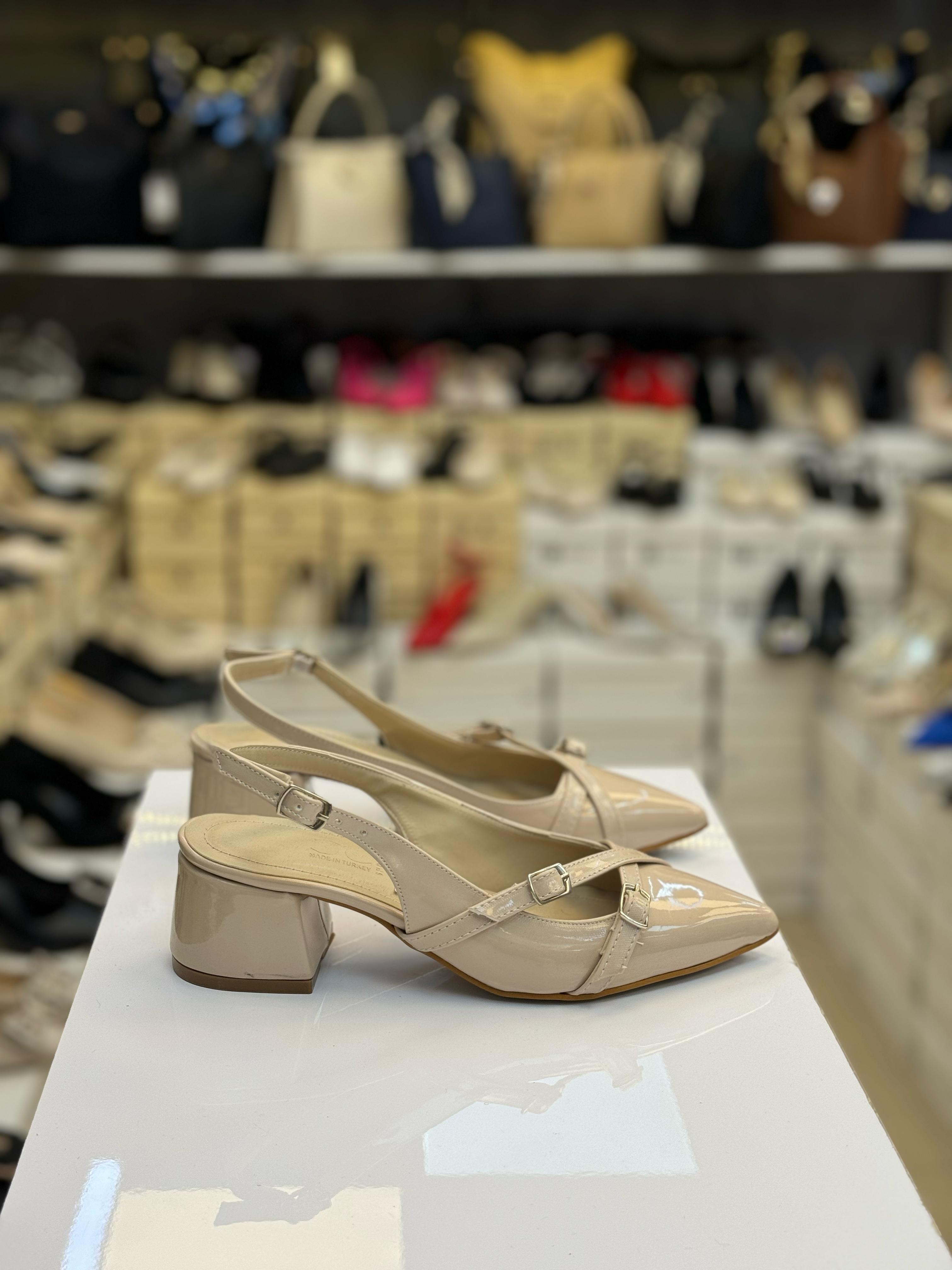 Kare Kısa Topuk Kadın Ayakkabısı