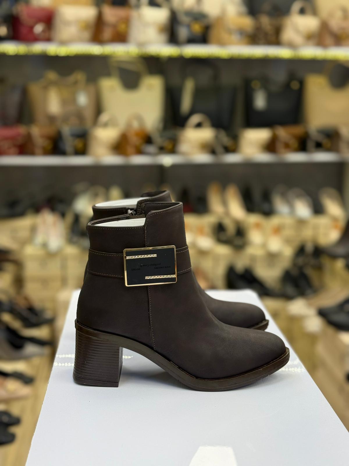 Kare Tokalı Zümrüt Malzeme Kahve Bot