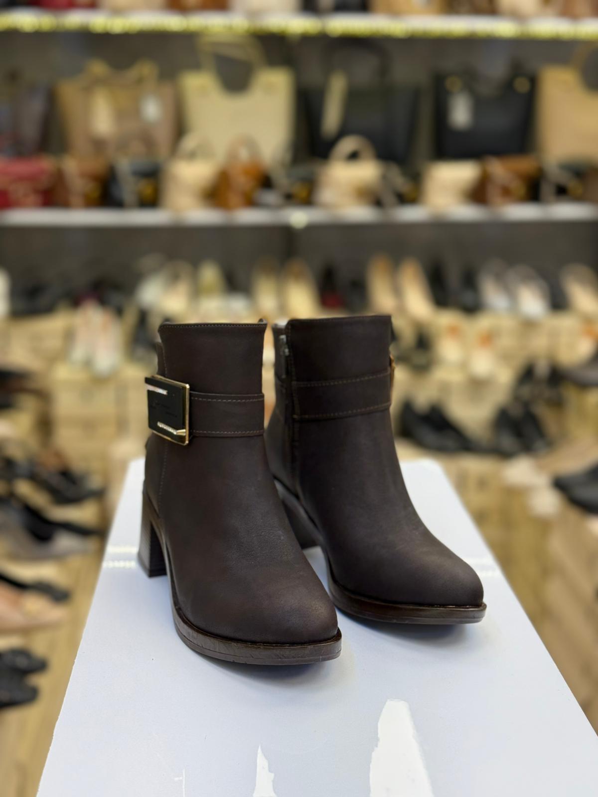 Kare Tokalı Zümrüt Malzeme Kahve Bot