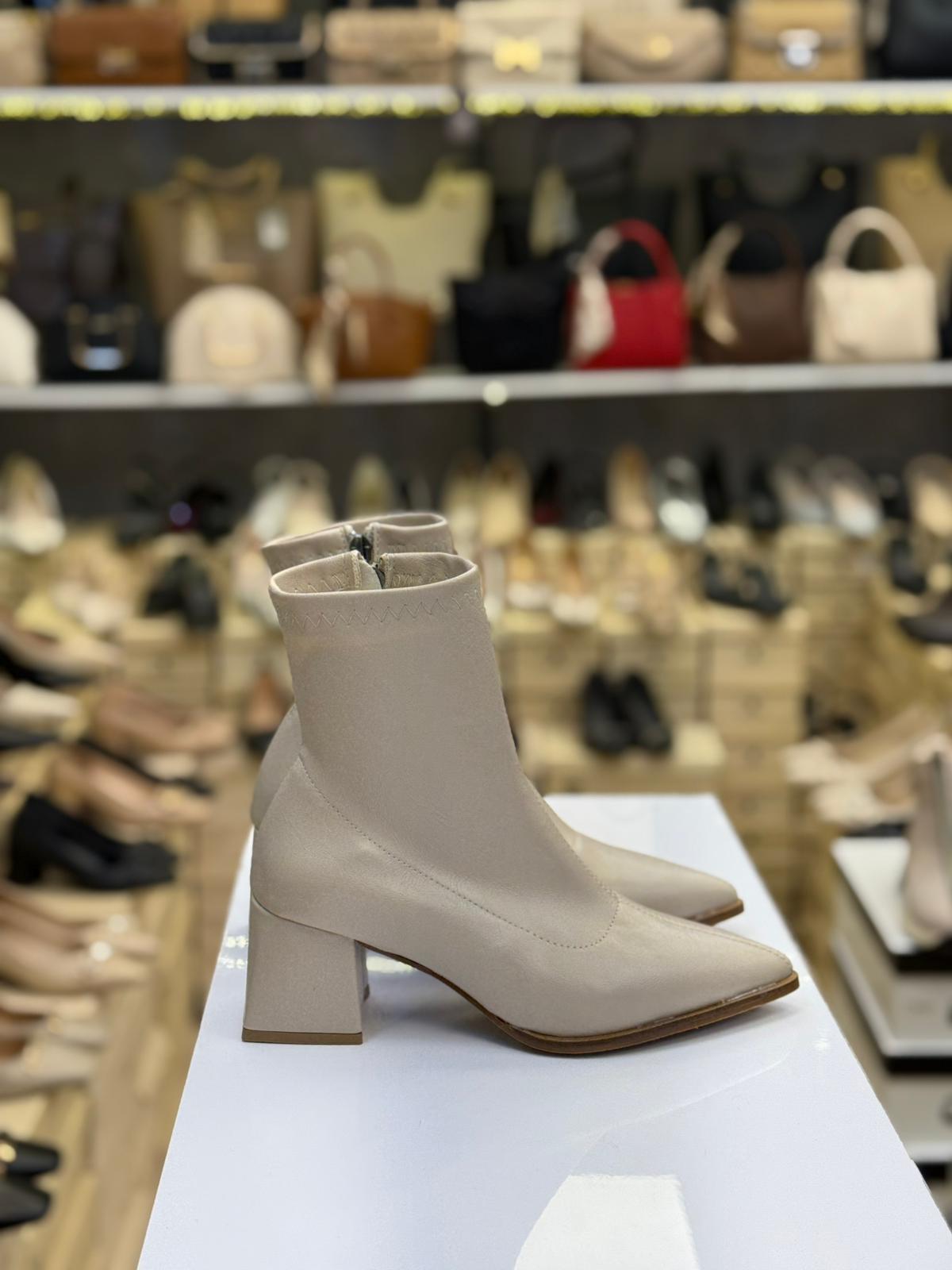 Kare Topuk Sivri Burun Streç Bot